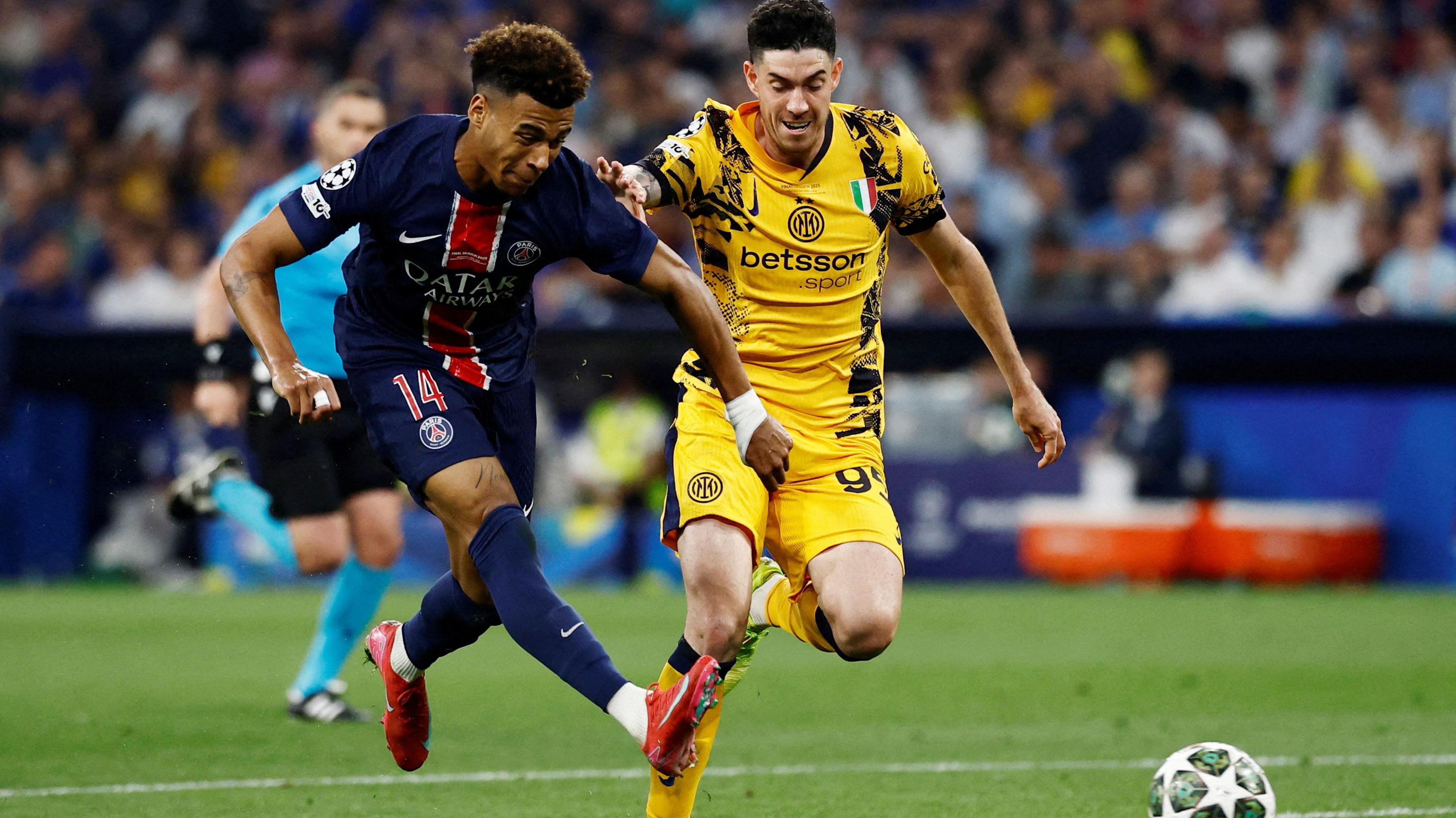 Desire Doue fights for possession of the ball against an Inter Milan player