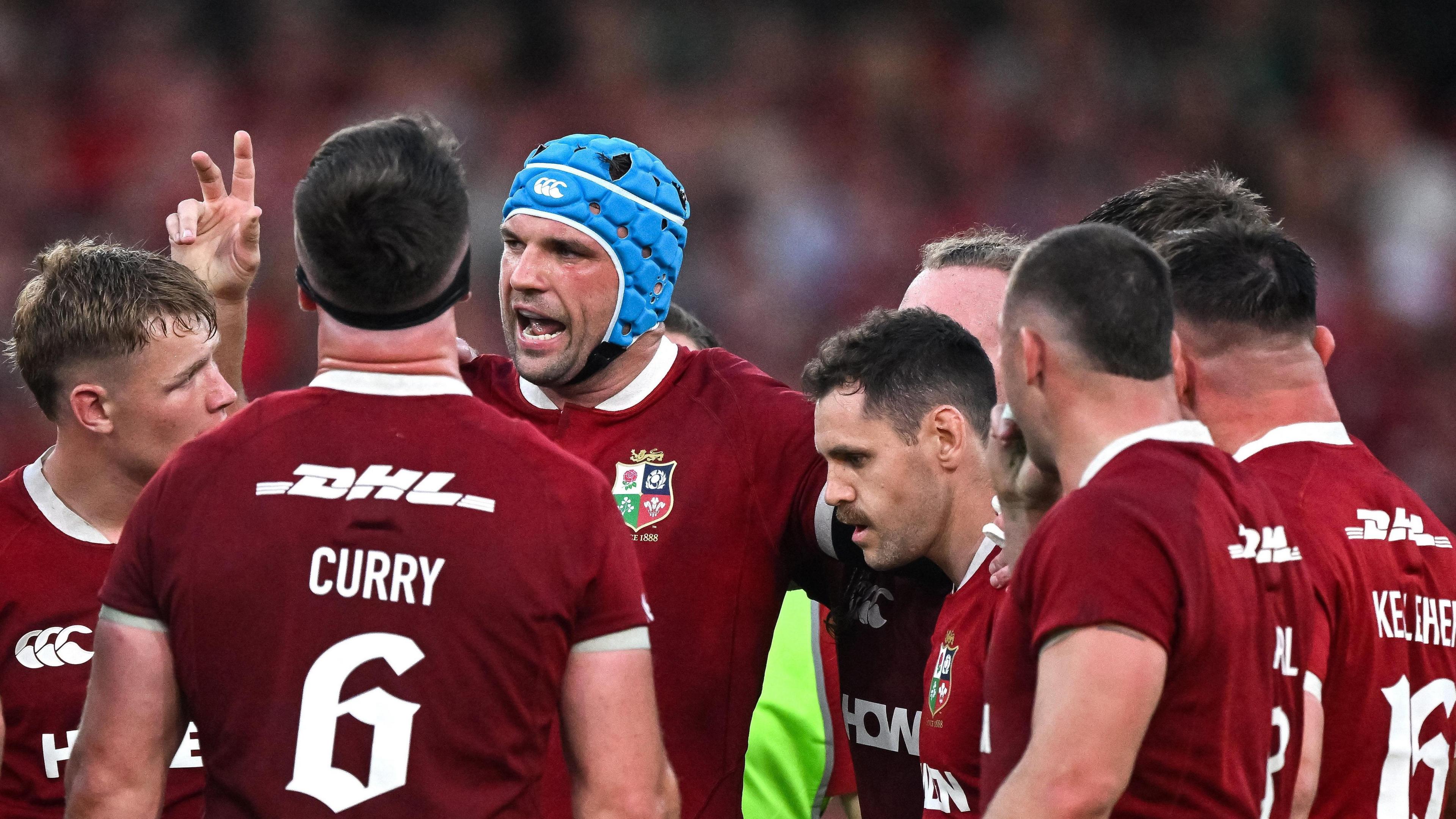 Tadhg Beirne speaks to his Lions team-mates