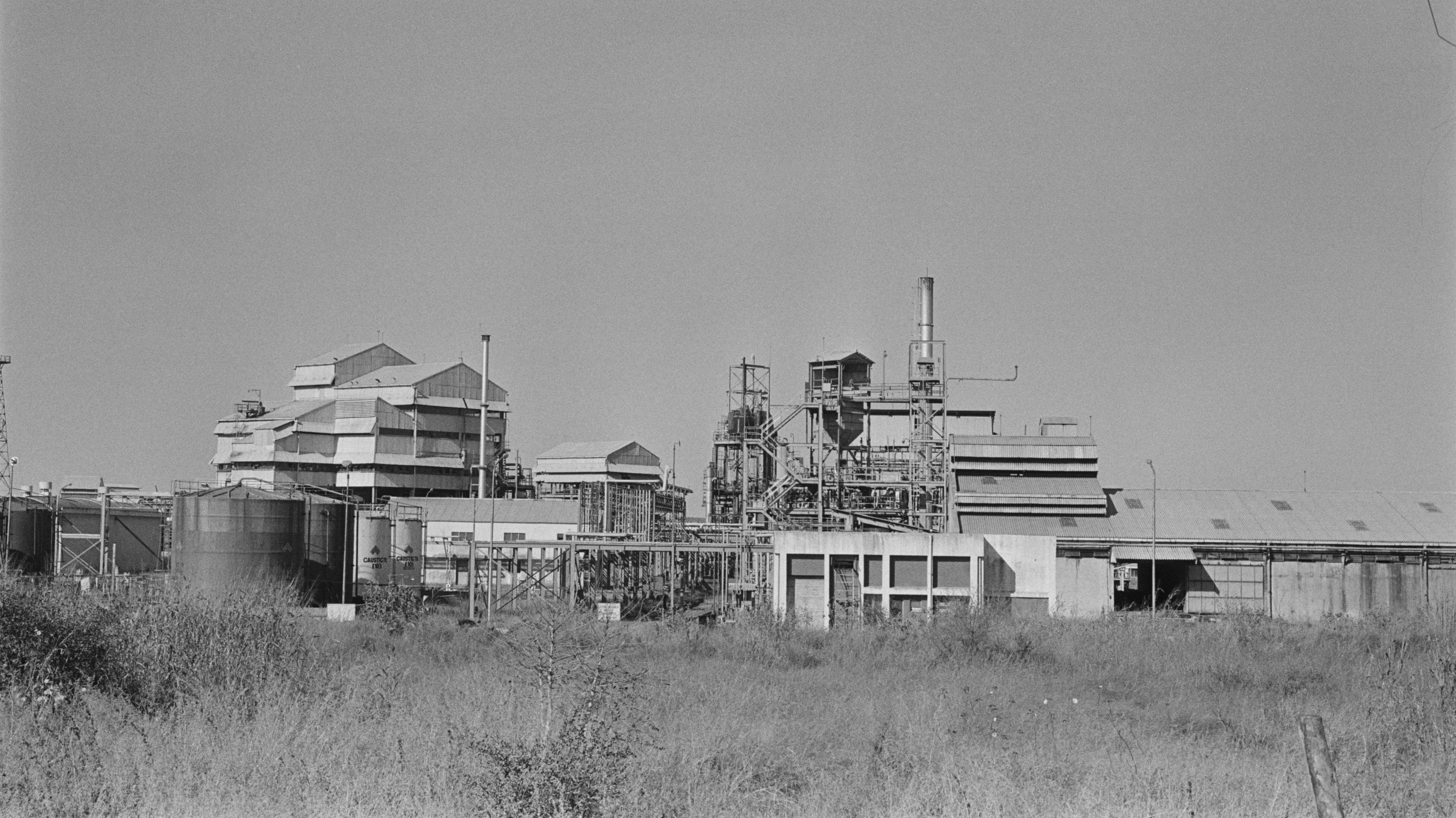 A general view of the Union Carbide plant here is shown. A gas leakage from this pesticide plant caused the death of hundreds of people. Thousands more were evacuated from their homes.(Photo by Alain Nogues/Sygma/Sygma via Getty Images)
