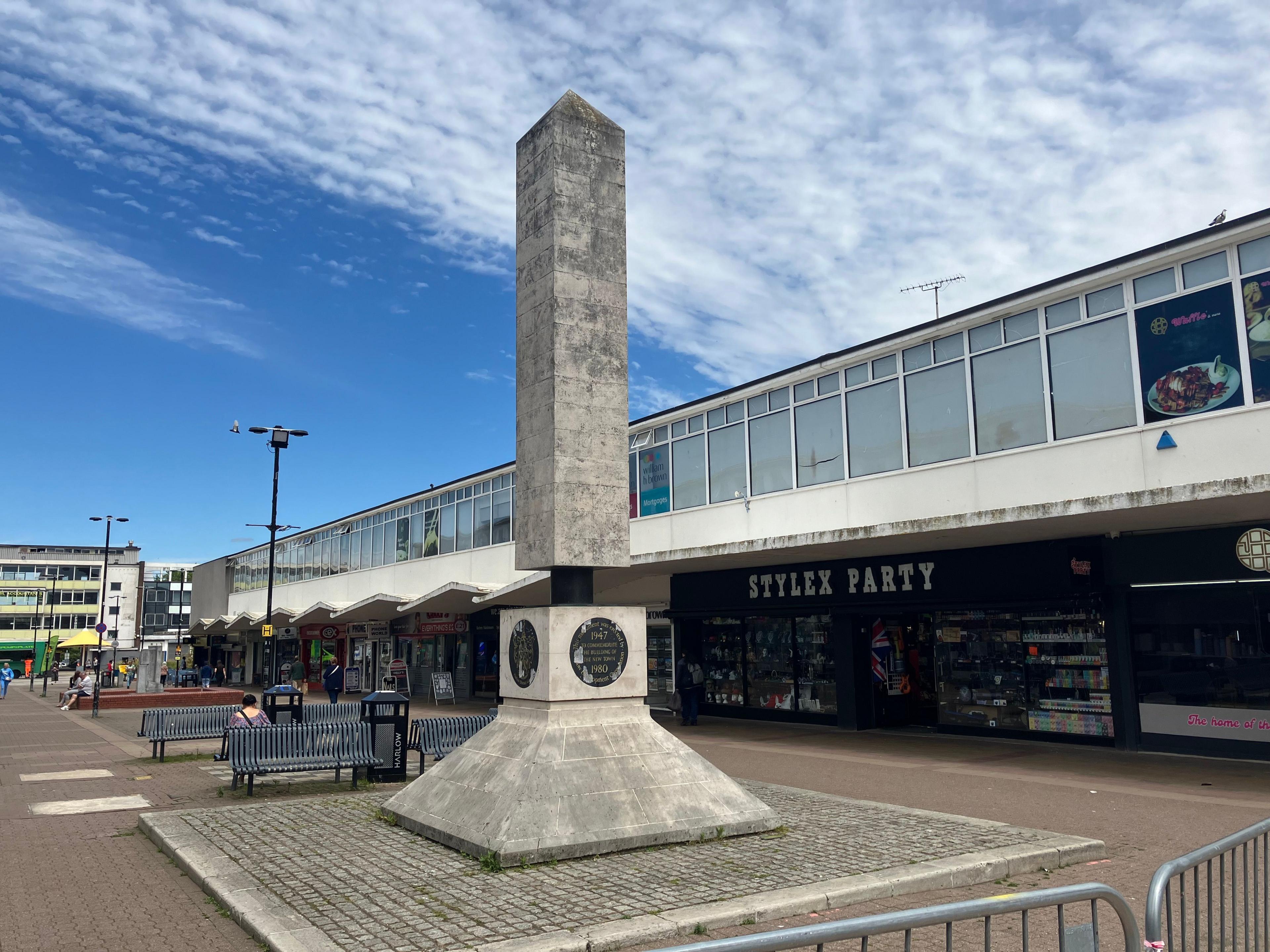 A picture showing a commemorative monument to the creation of Harlow New Town in Harlow town centre