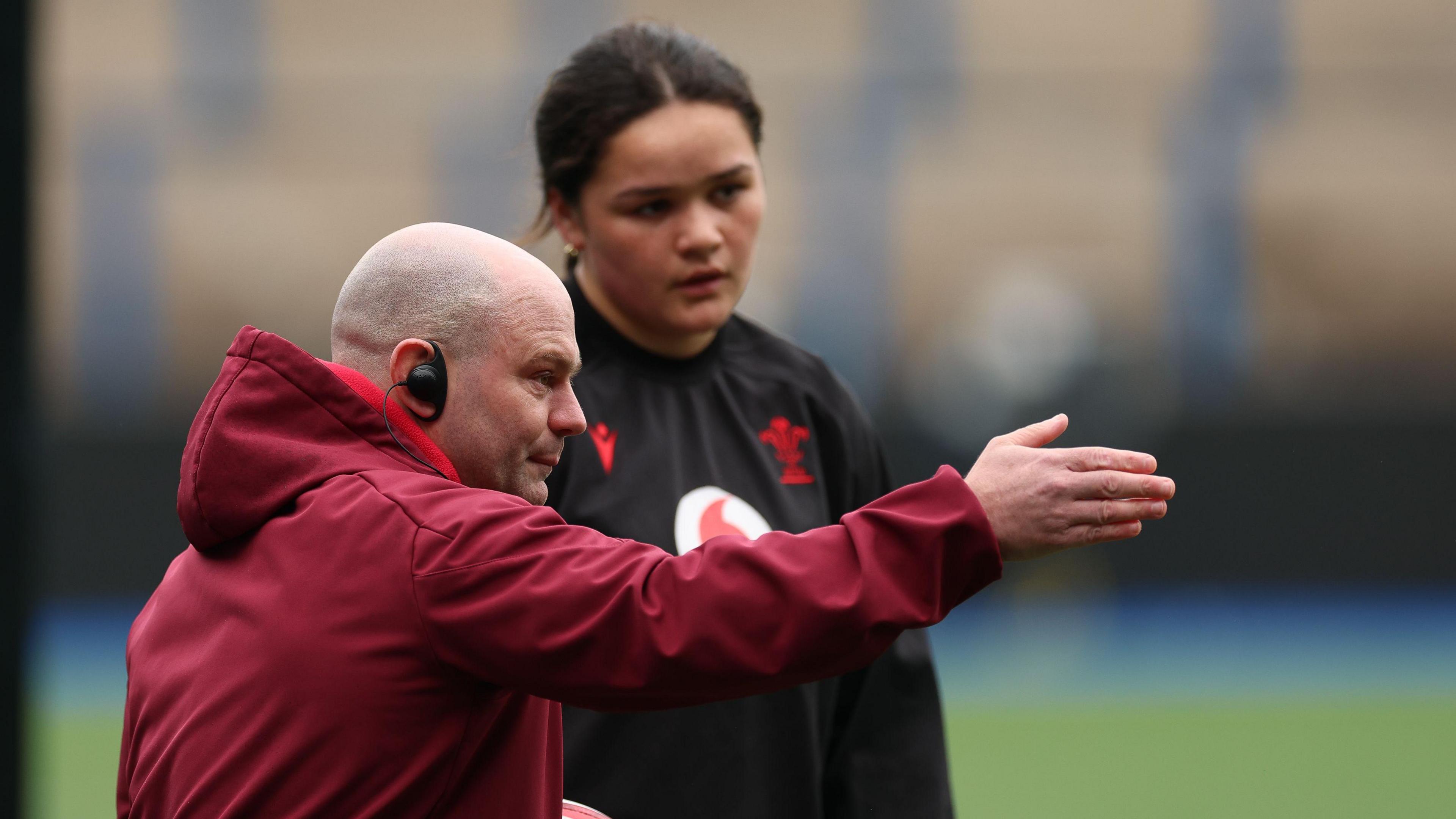 Wales head coach Sean Lynn gives an instruction to Jorja Aiono in training 