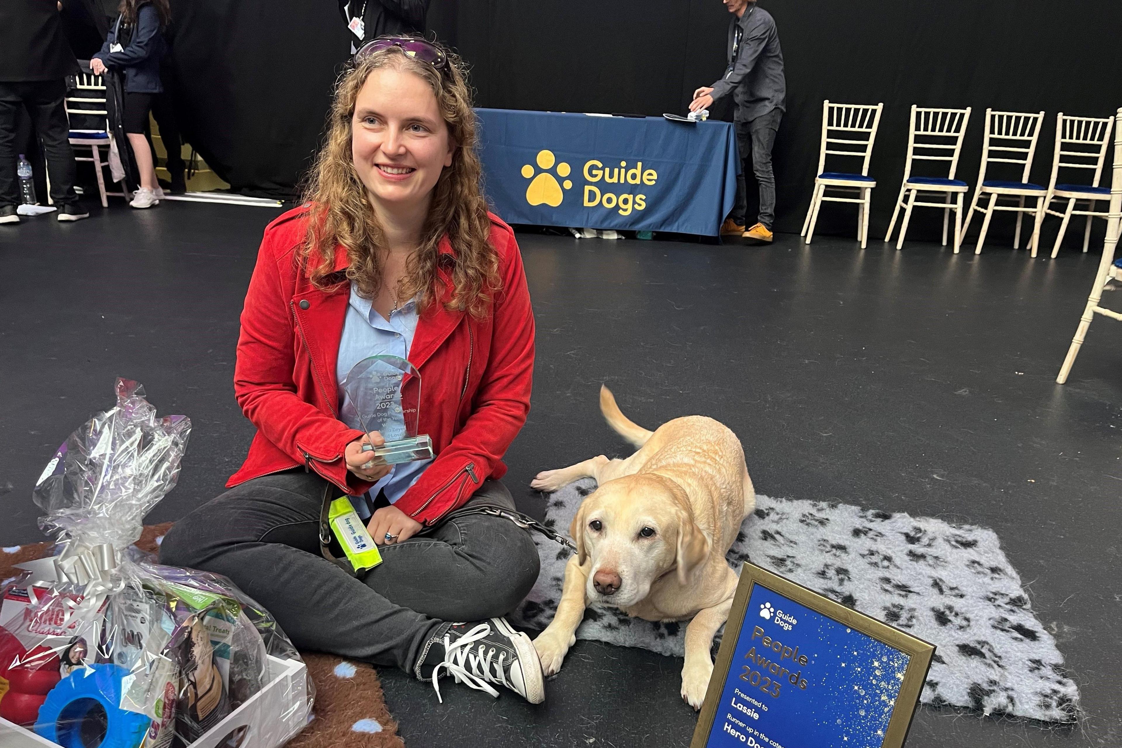 Anica Zeyen with guide dog Lassie