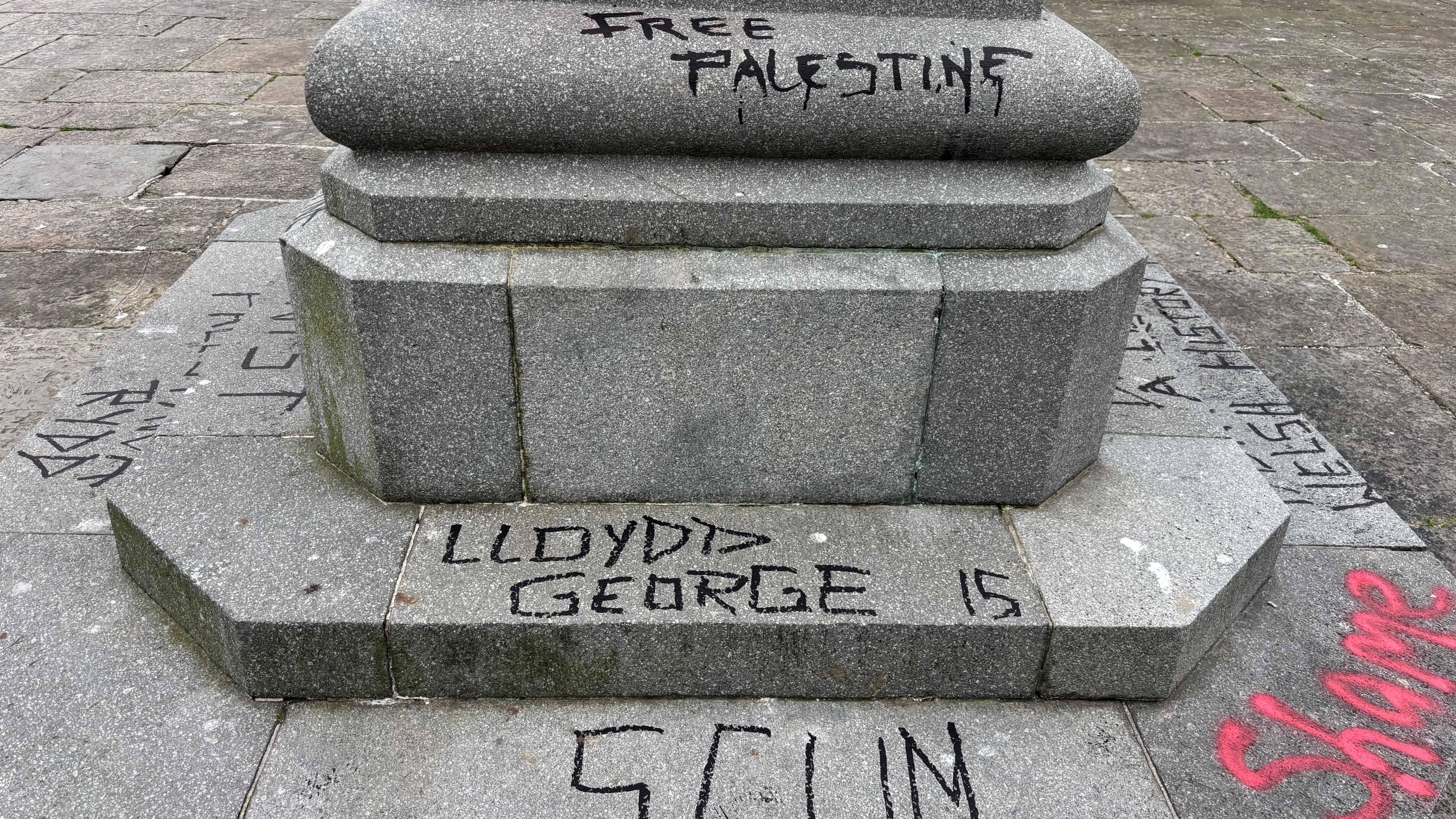 Cerflun Lloyd George