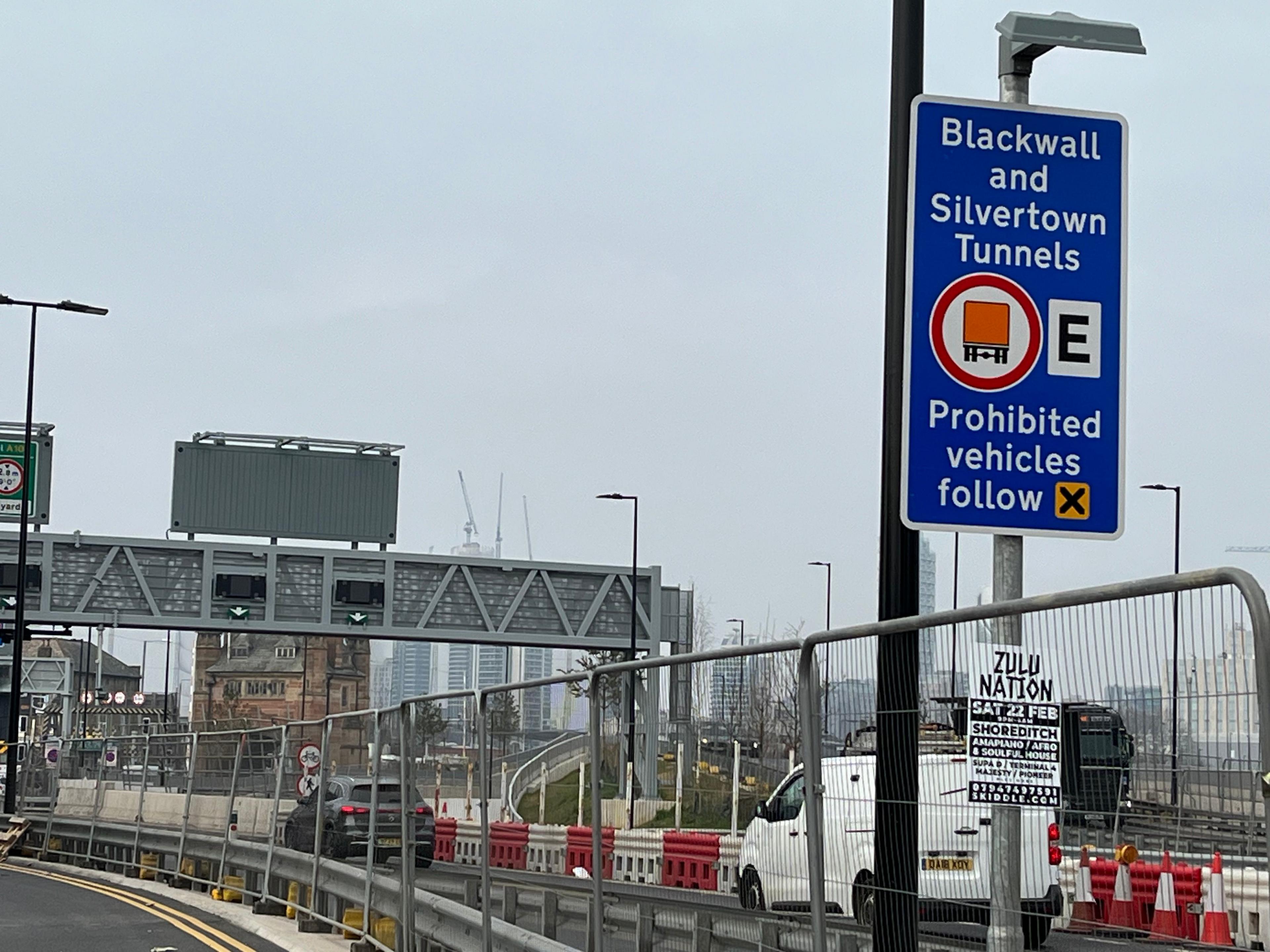 A sign saying Blackwall and Silvertown tunnels