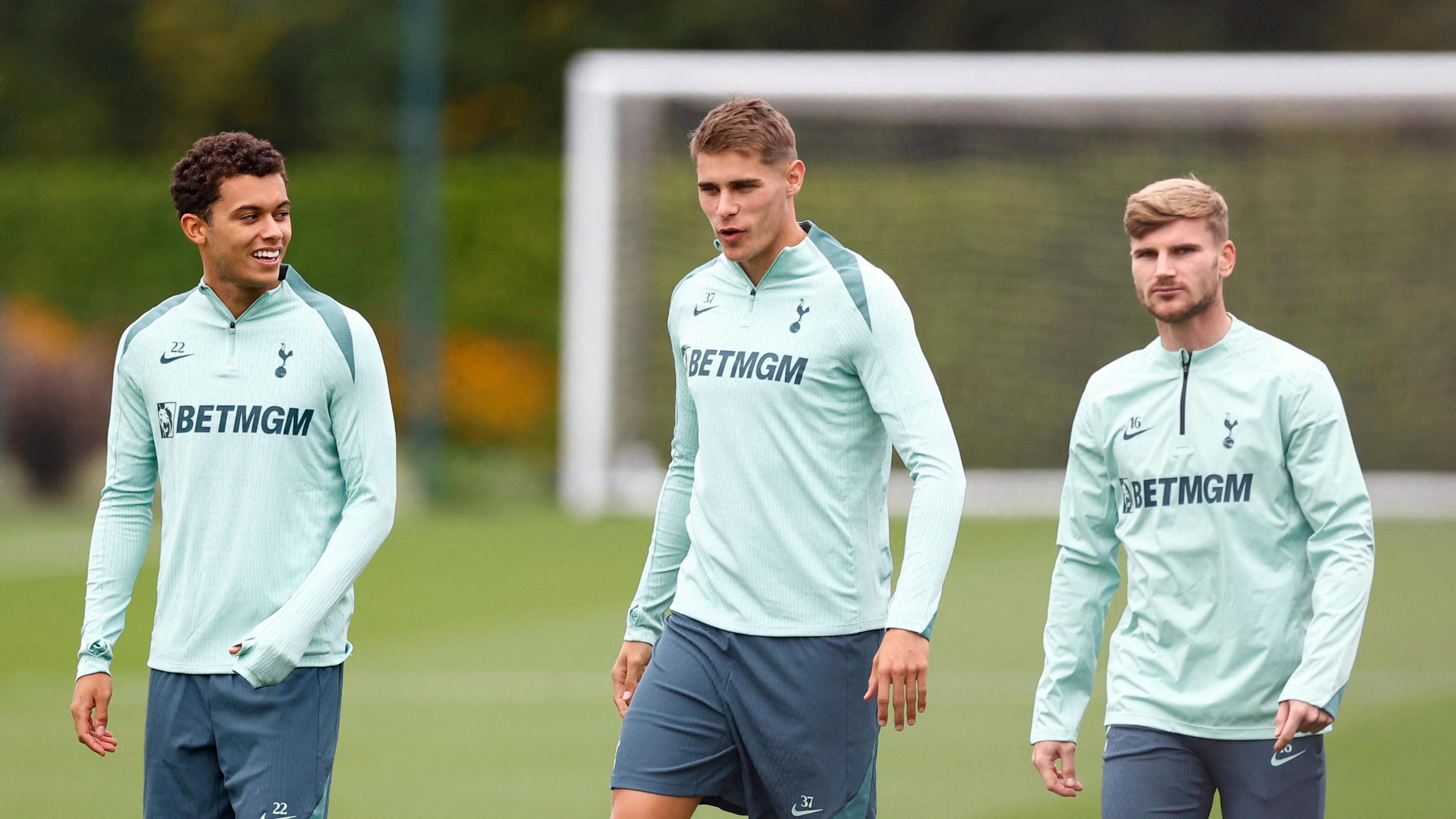 Van de ven alongside Johnson and Werner in Tottenham training