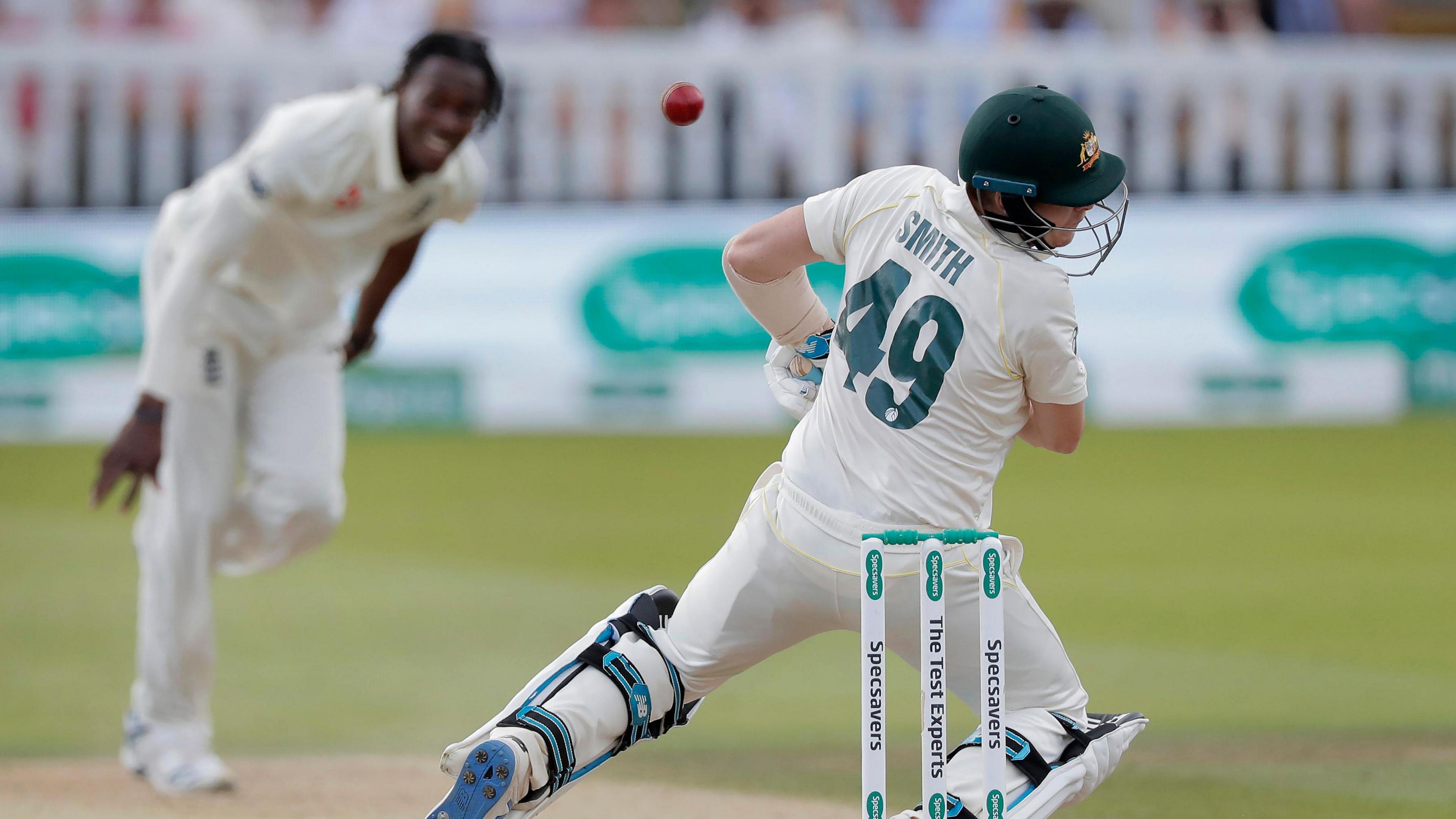 Jofra Archer bowls bouncer to Steve Smith