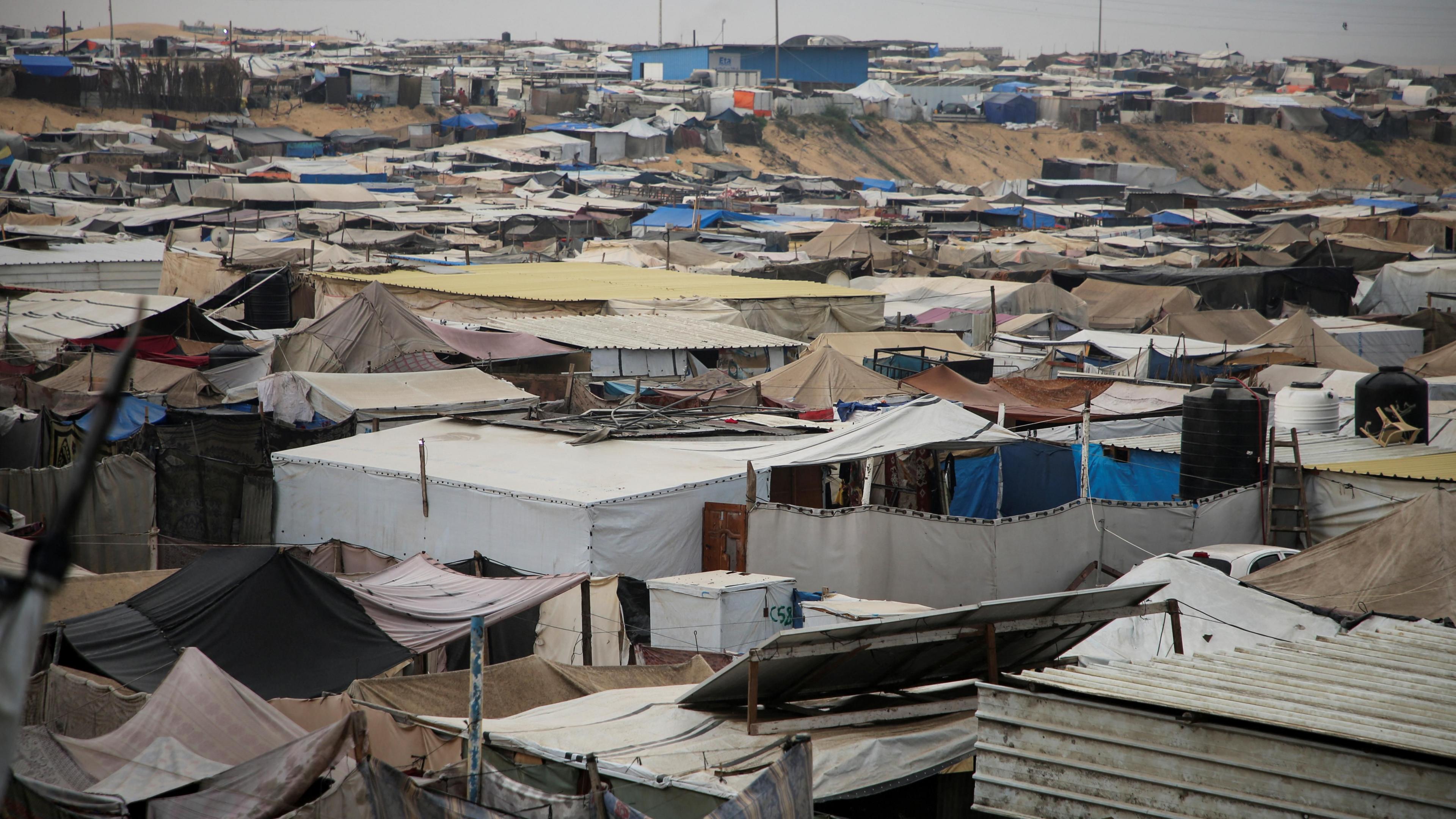 Tents for displaced people in the al-Mawasi area of southern Gaza (15 October 2024)