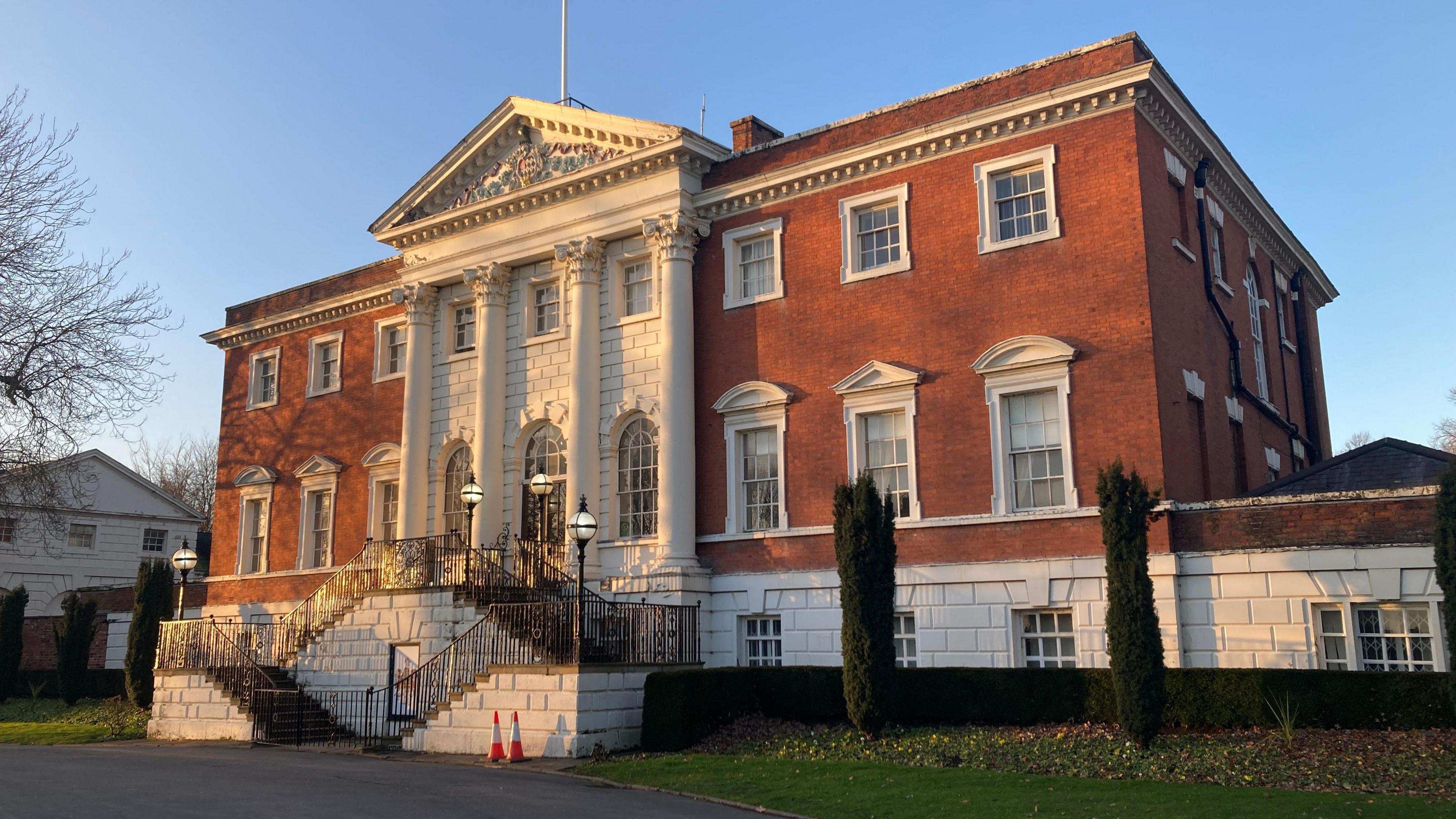 Warrington Town Council