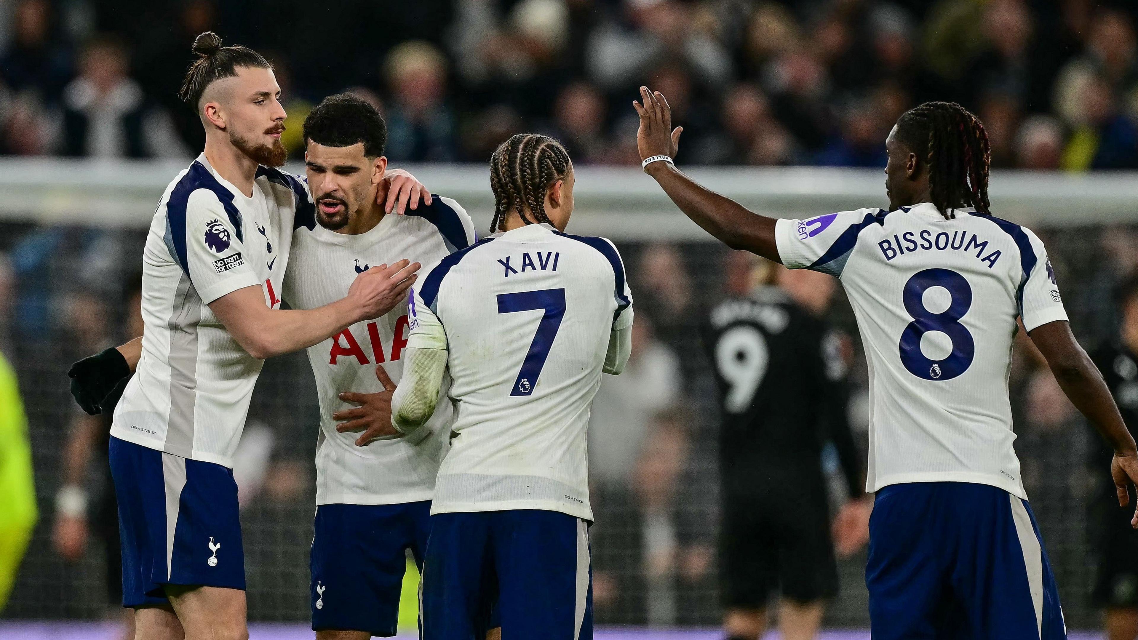 Tottenham players celebrate Dominic Solanke goal