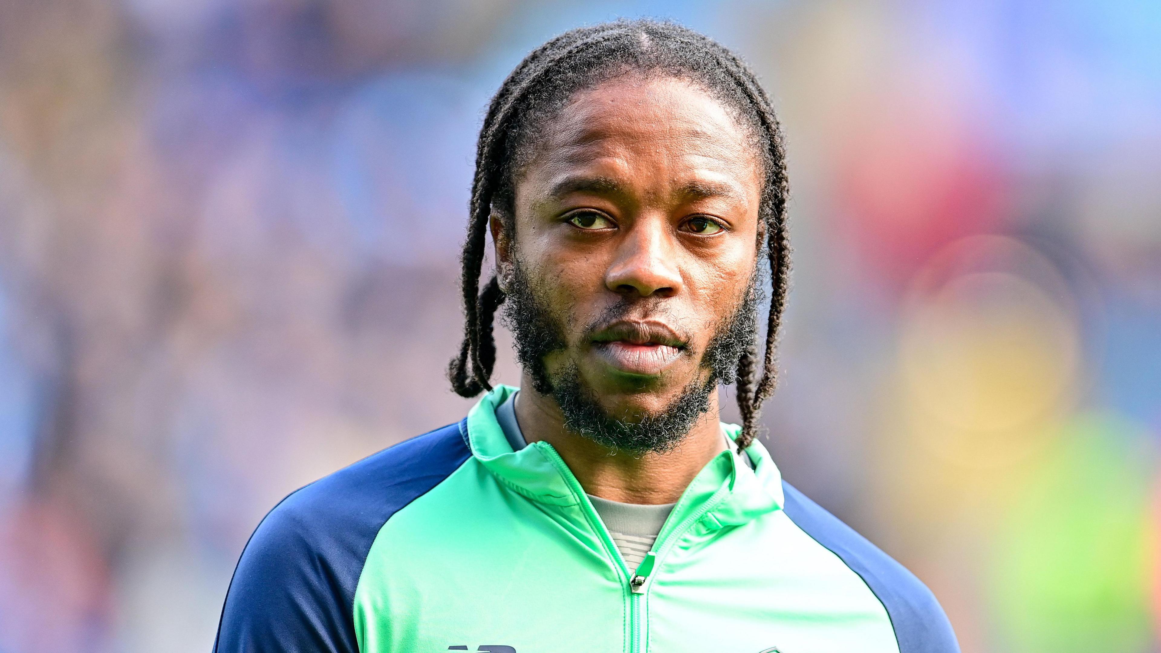 Romaine Sawyers in his training top during a warm-up
