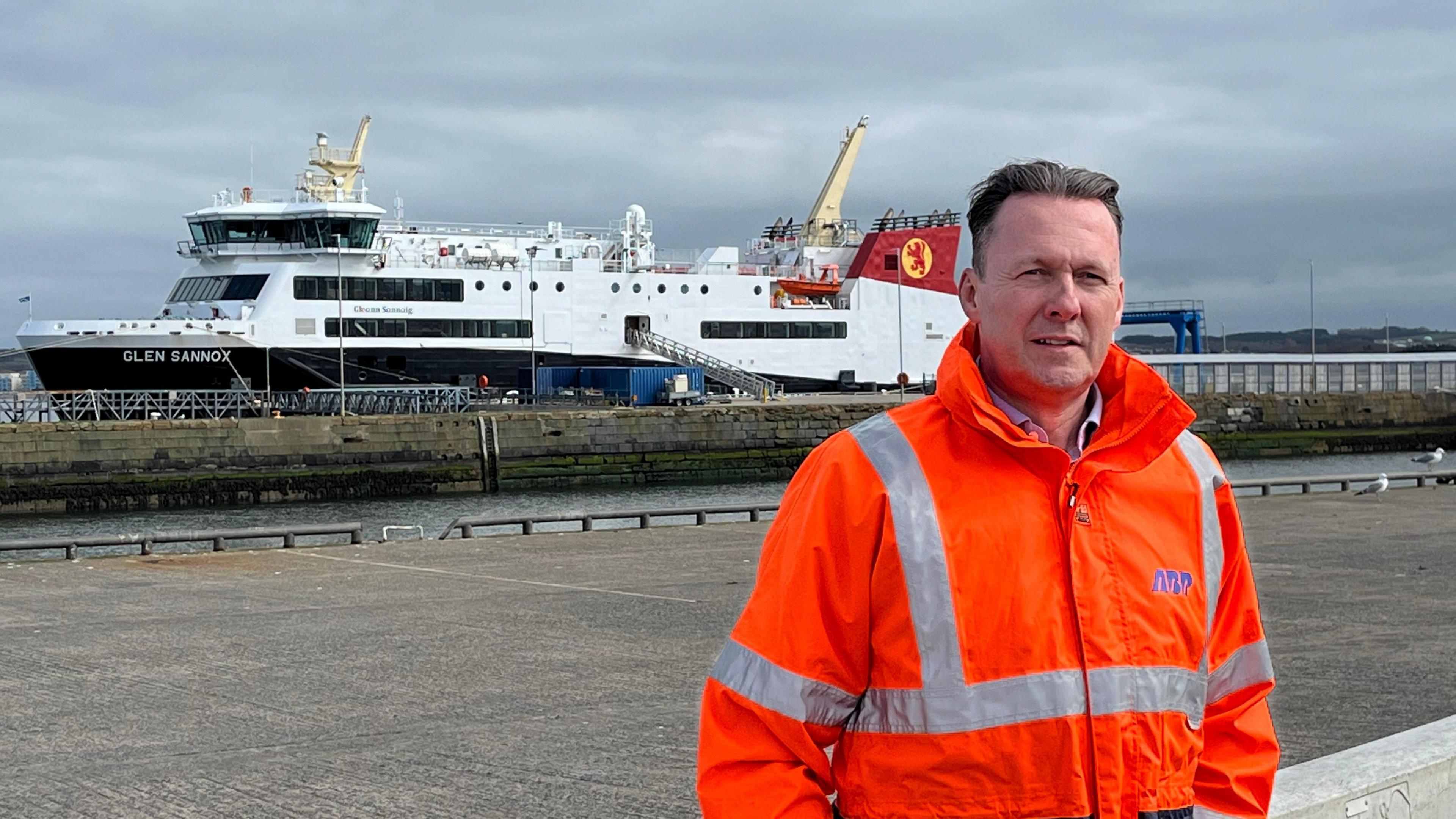 Russell Findlay agus an Glen Sannox