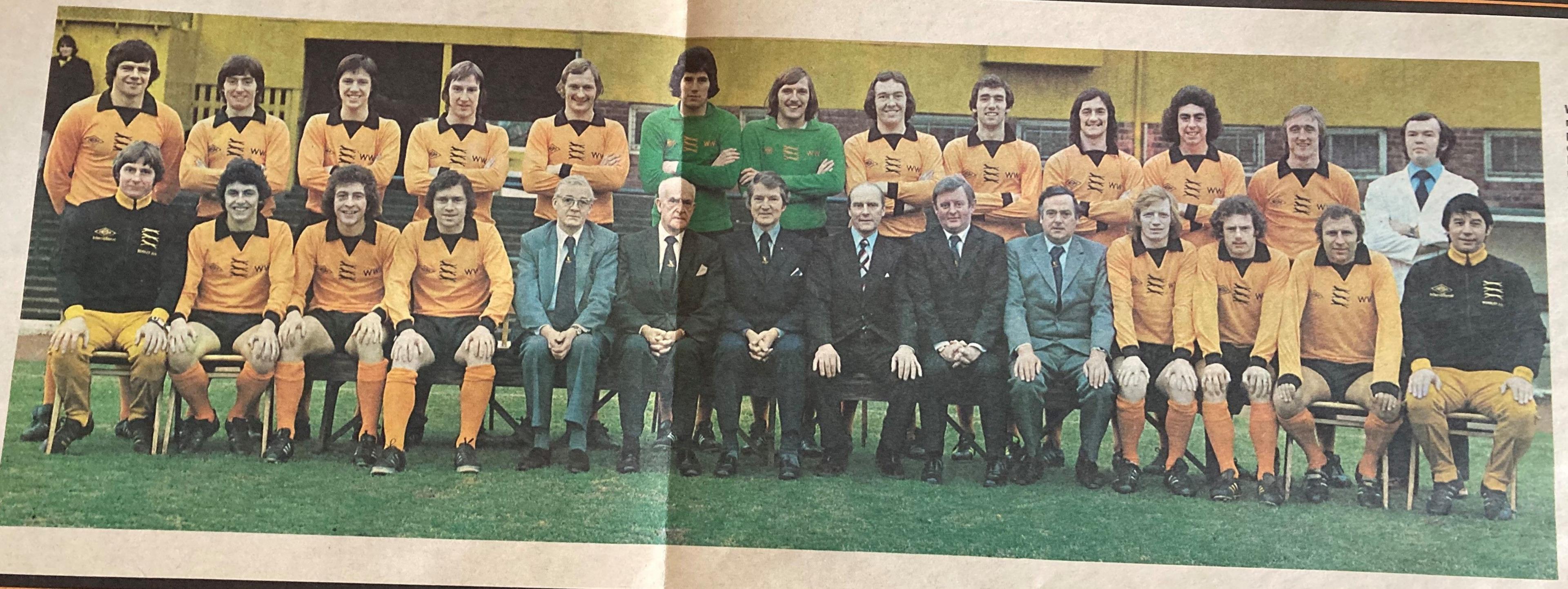 A squad photo of Wolves in 1977