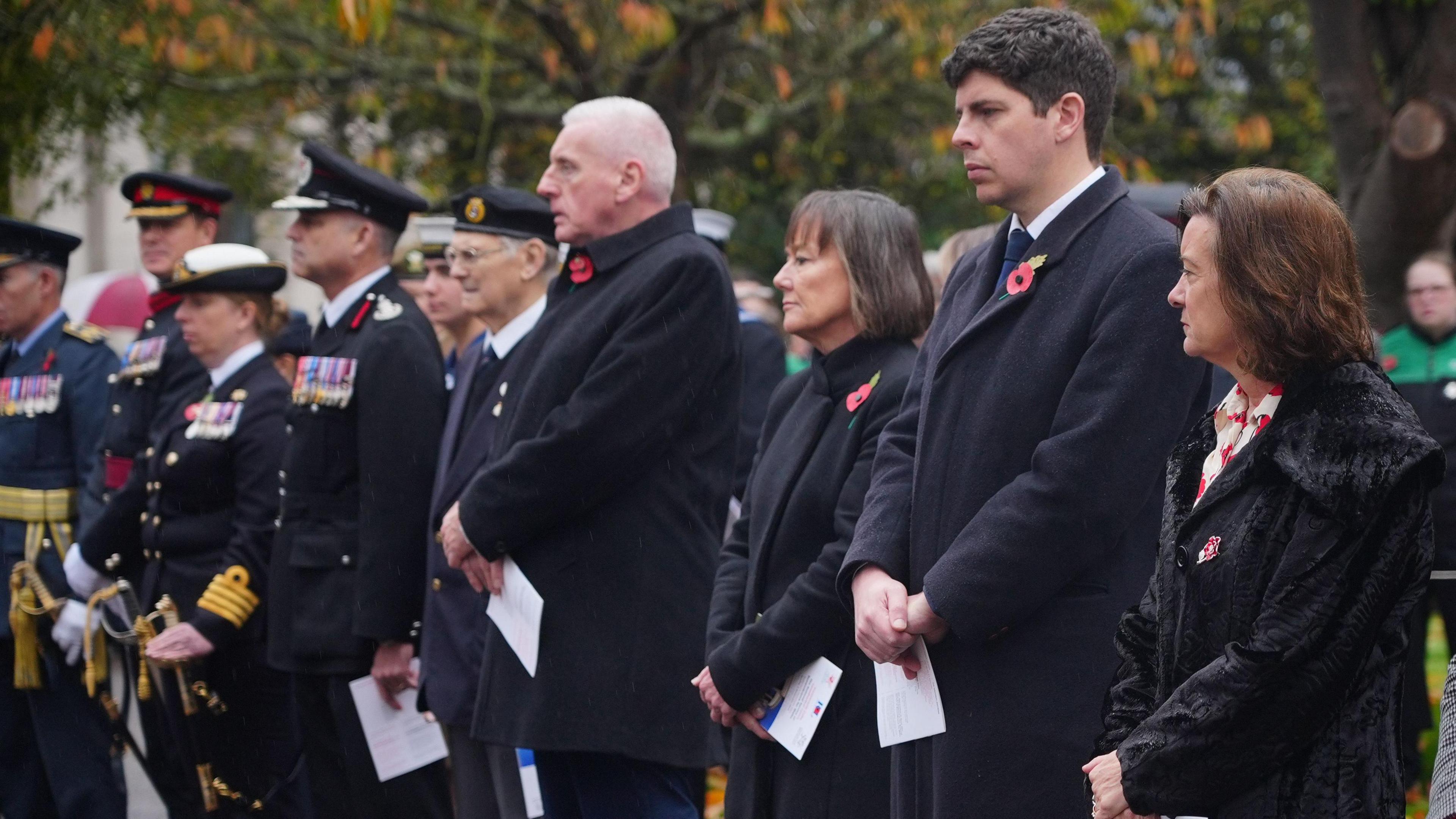 Gwleidyddion yn y seremoni yng Nghaerdydd