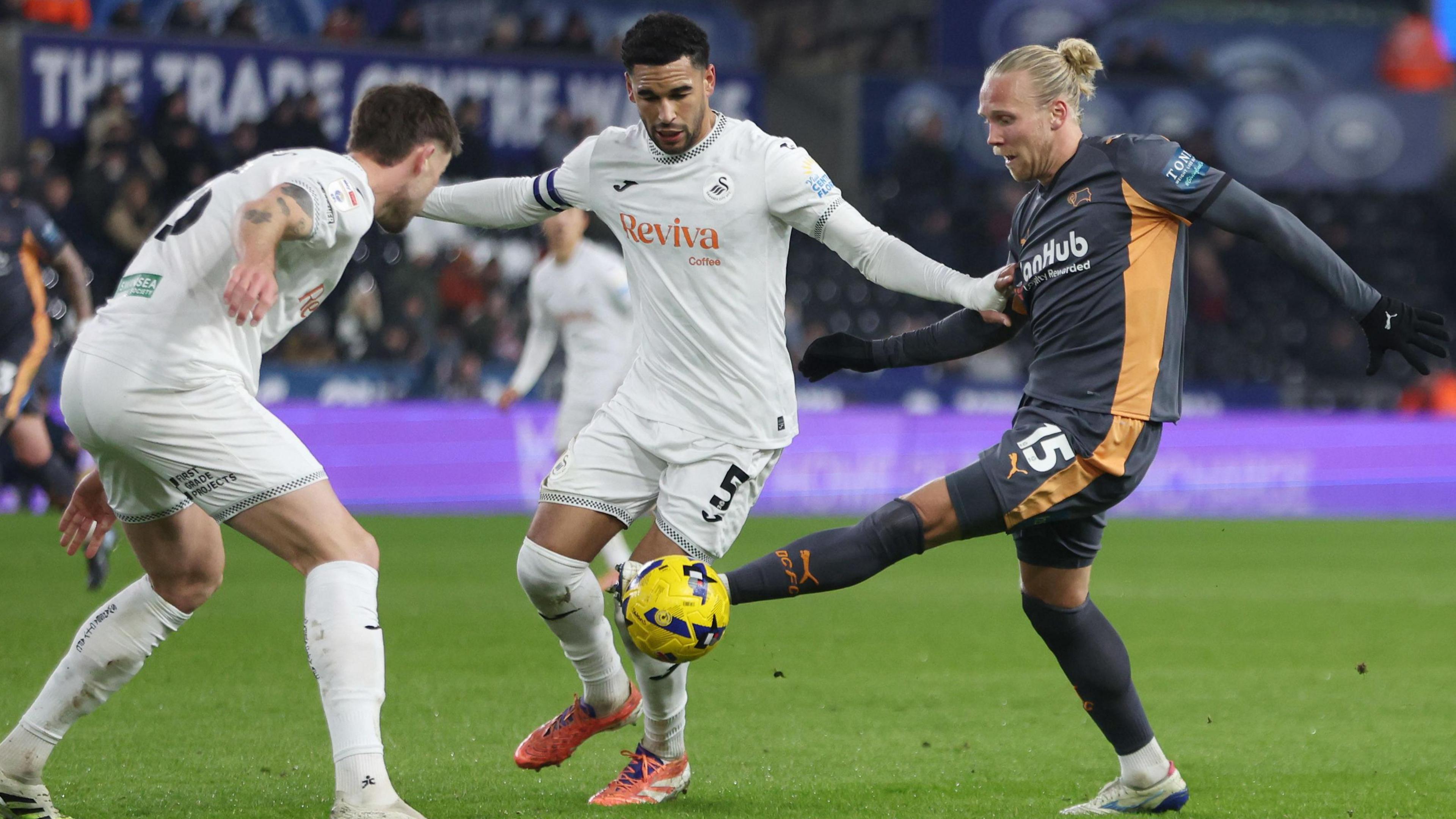 Abertawe yn erbyn Derby County