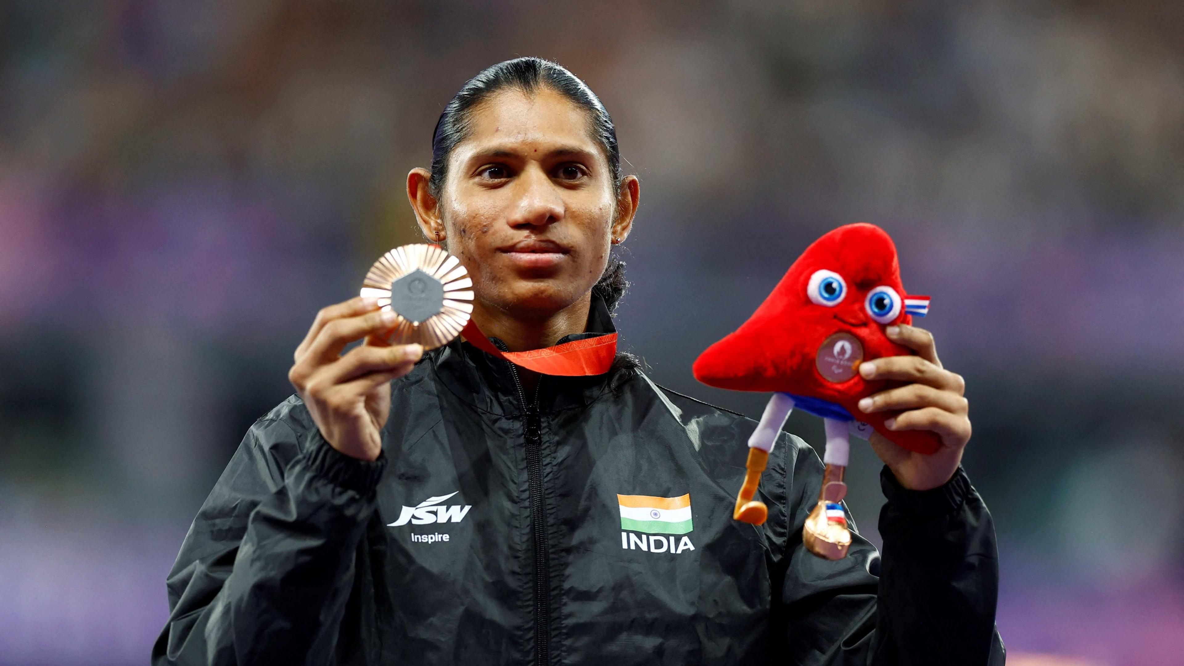 Paris 2024 Paralympics - Athletics - Women's 400m - T20 Medal Ceremony - Stade de France, Saint-Denis, France - September 3, 2024
Bronze medallist Deepthi Jeevanji of India celebrates on the podium