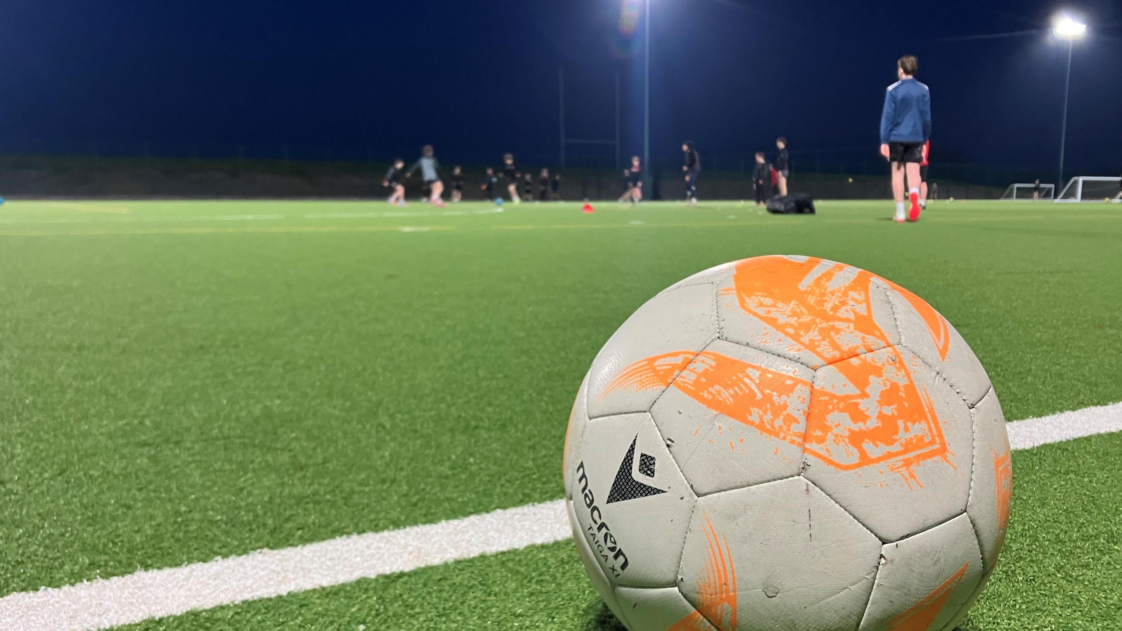 Sesiwn ymarfer i glwb Ffostrasol