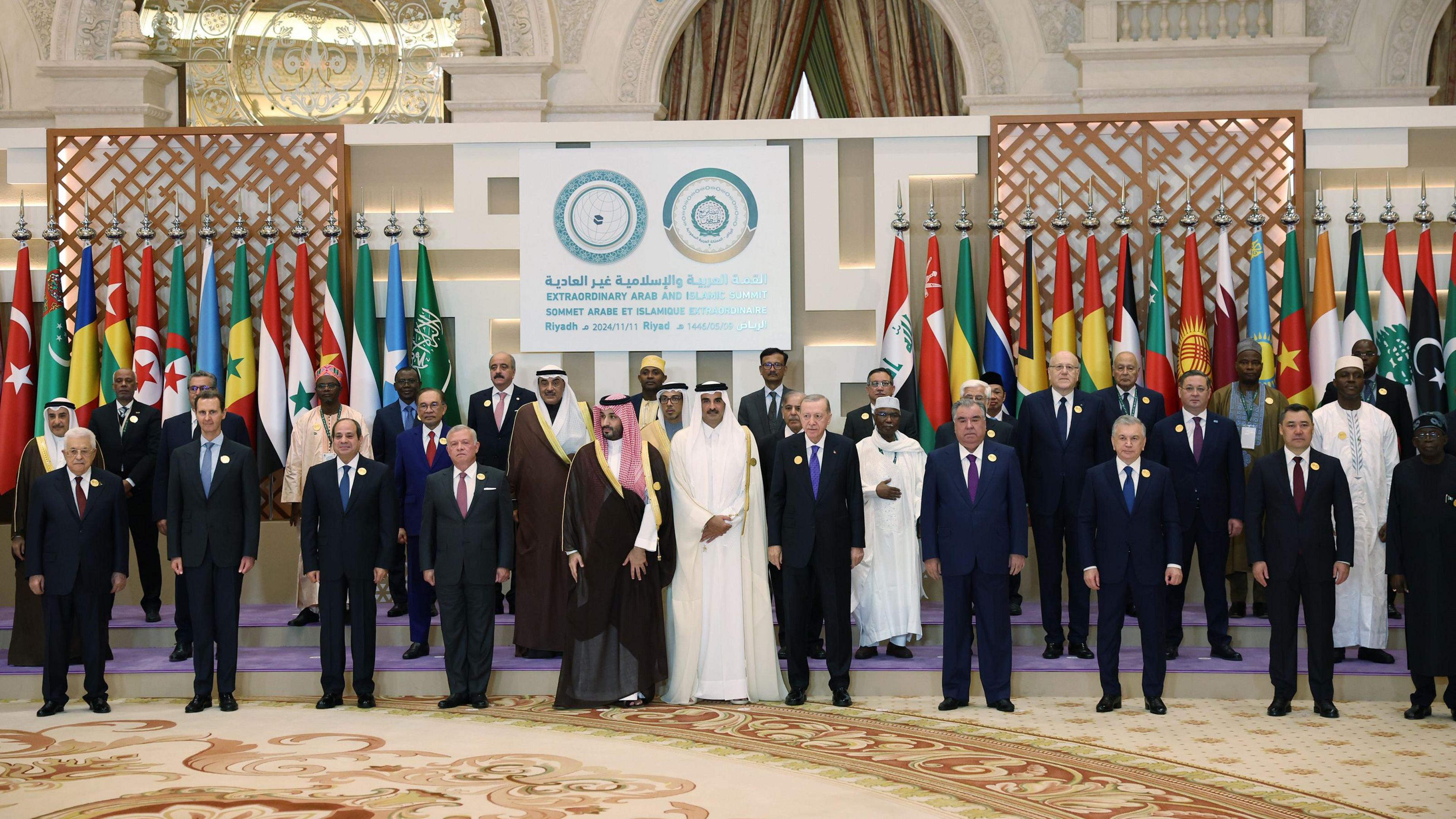 Arab and Muslim leaders pose at summit in Riyadh, Saudi Arabia