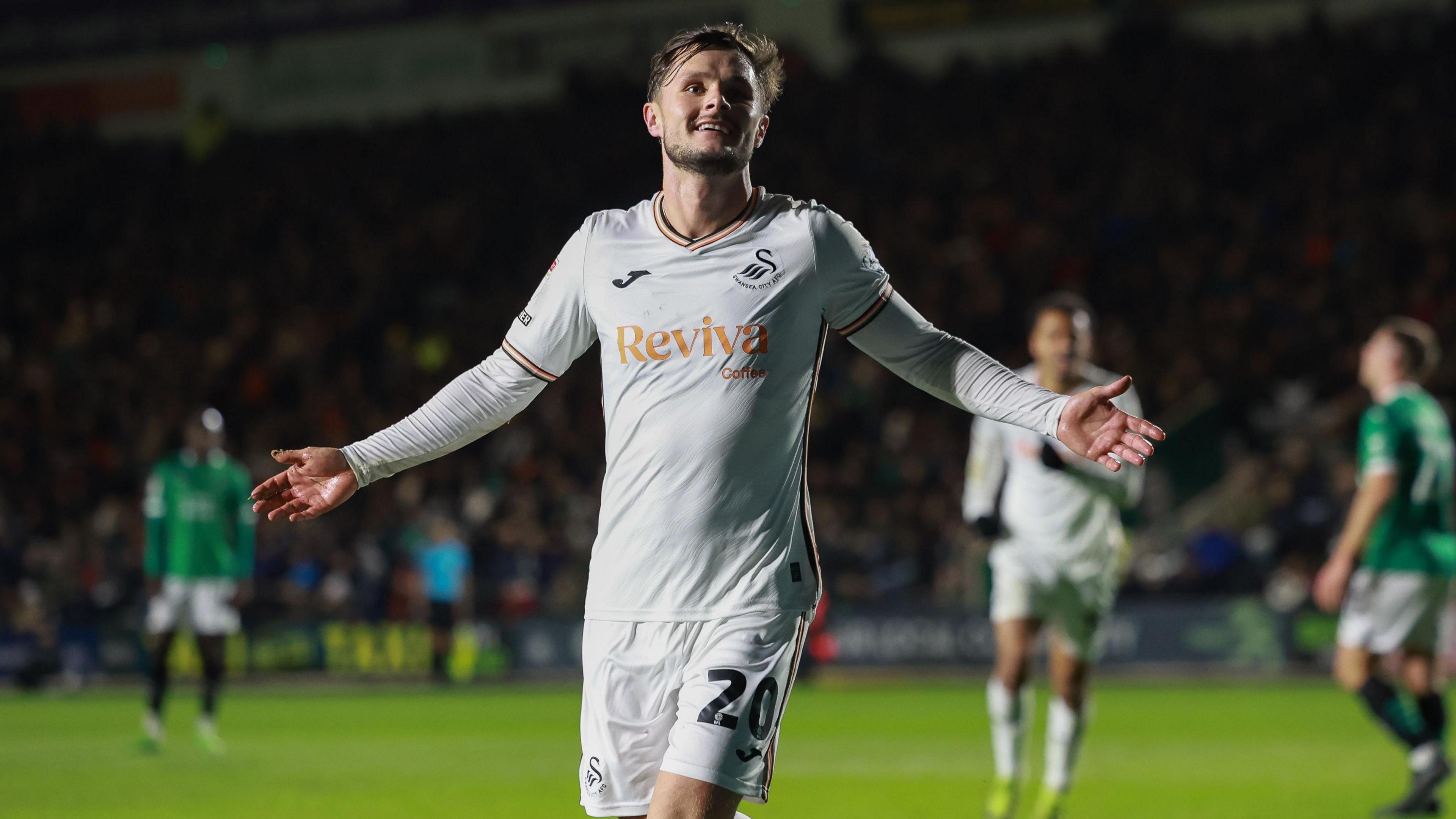 Liam Cullen celebrates his goal 