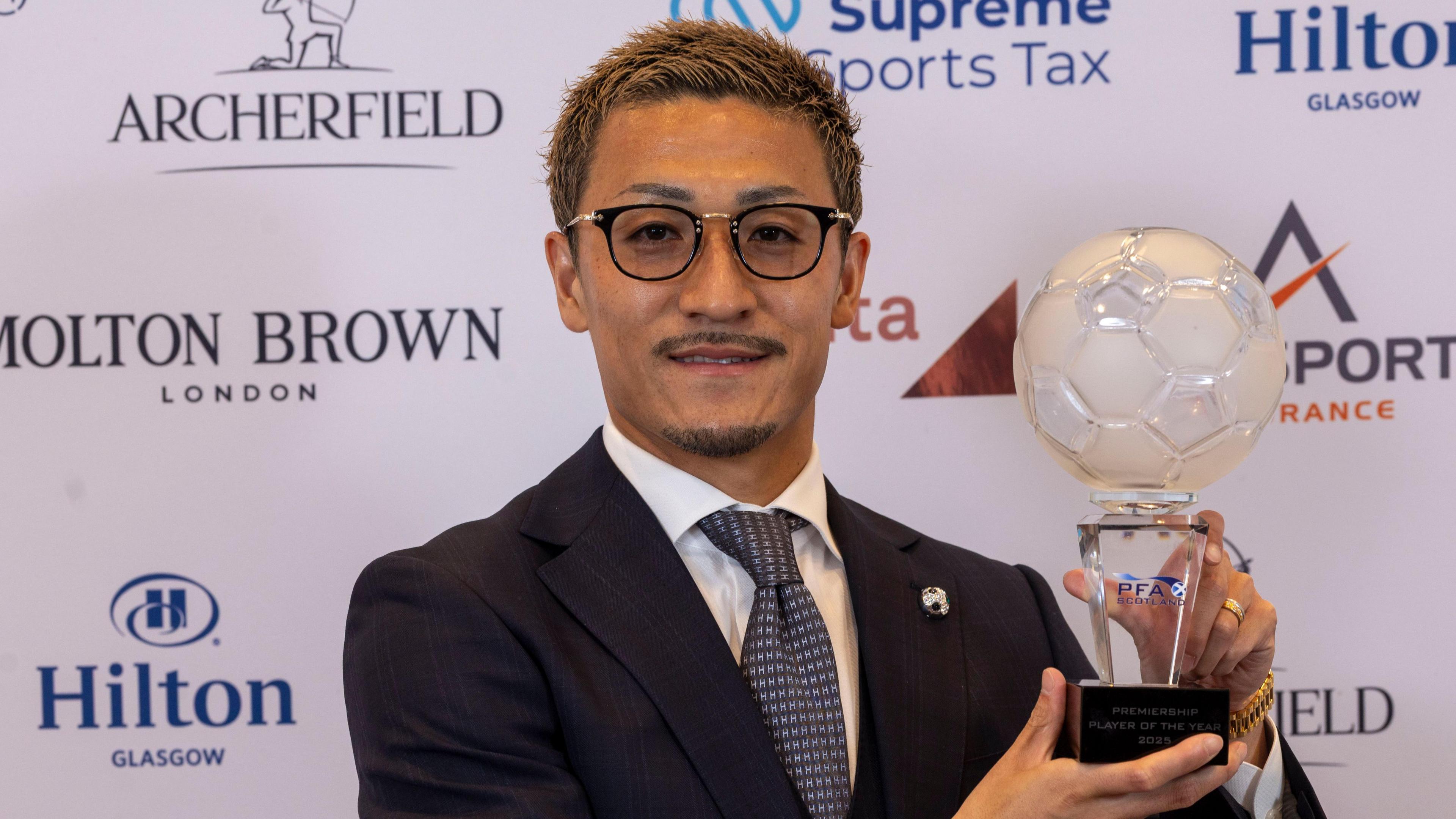 Daizen Maeda with his PFA Scotland award