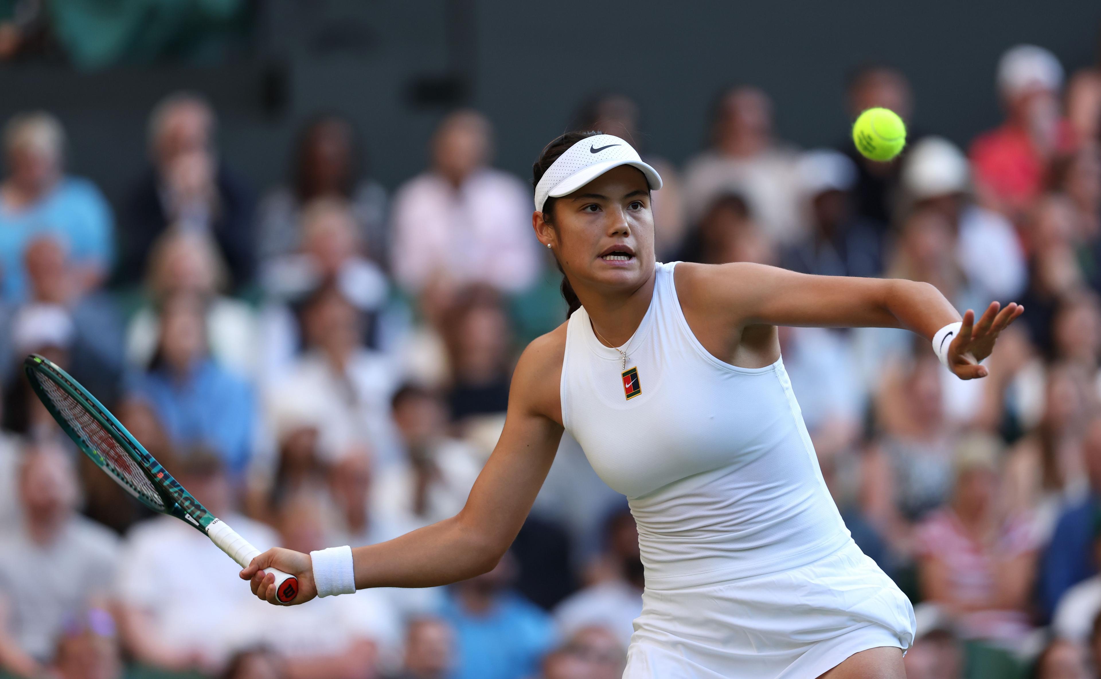 Emma Raducanu hits a forehand at Wimbledon
