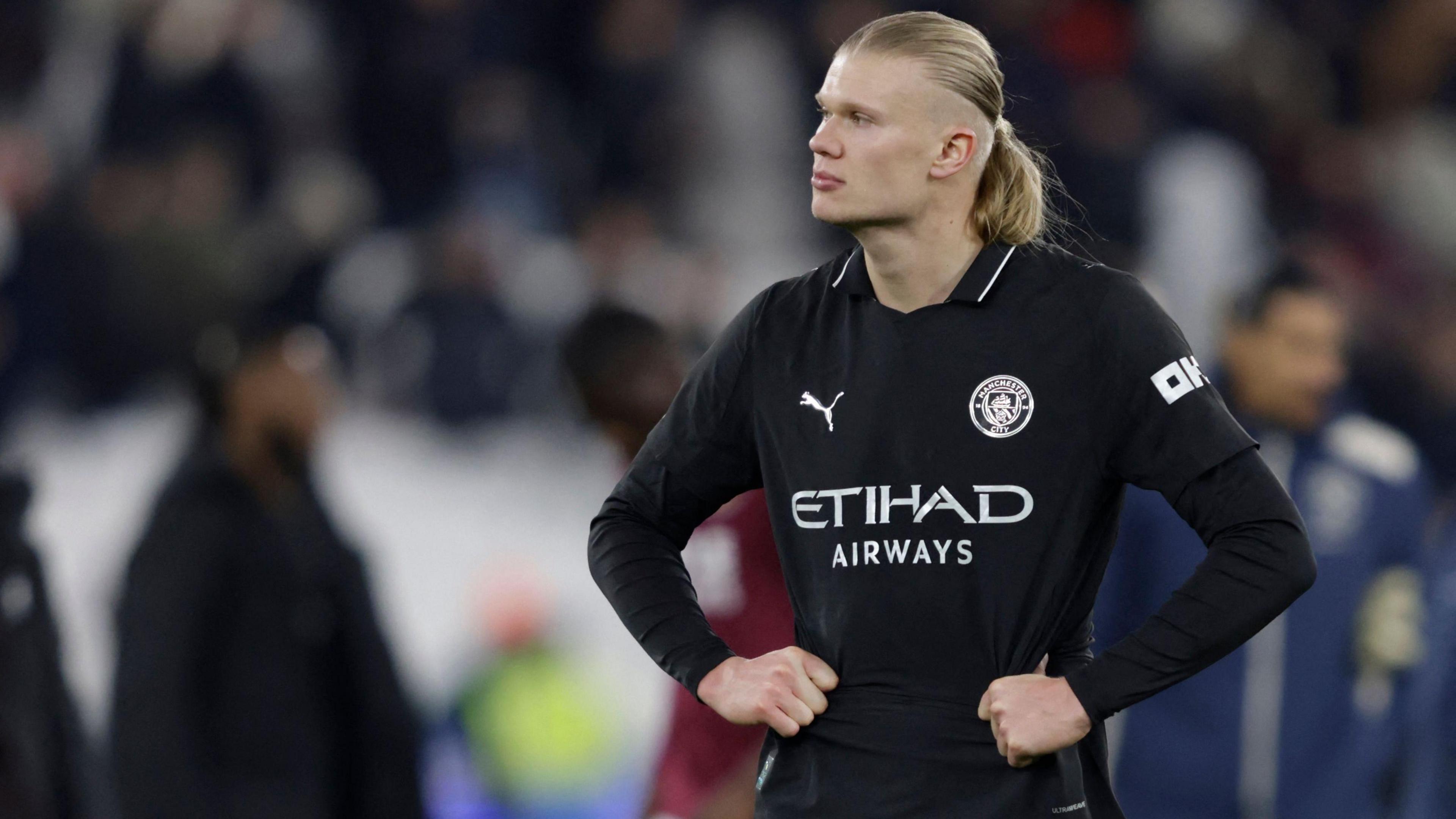 Erling Haaland: Man City striker playing 'most difficult position on the  planet' - BBC Sport