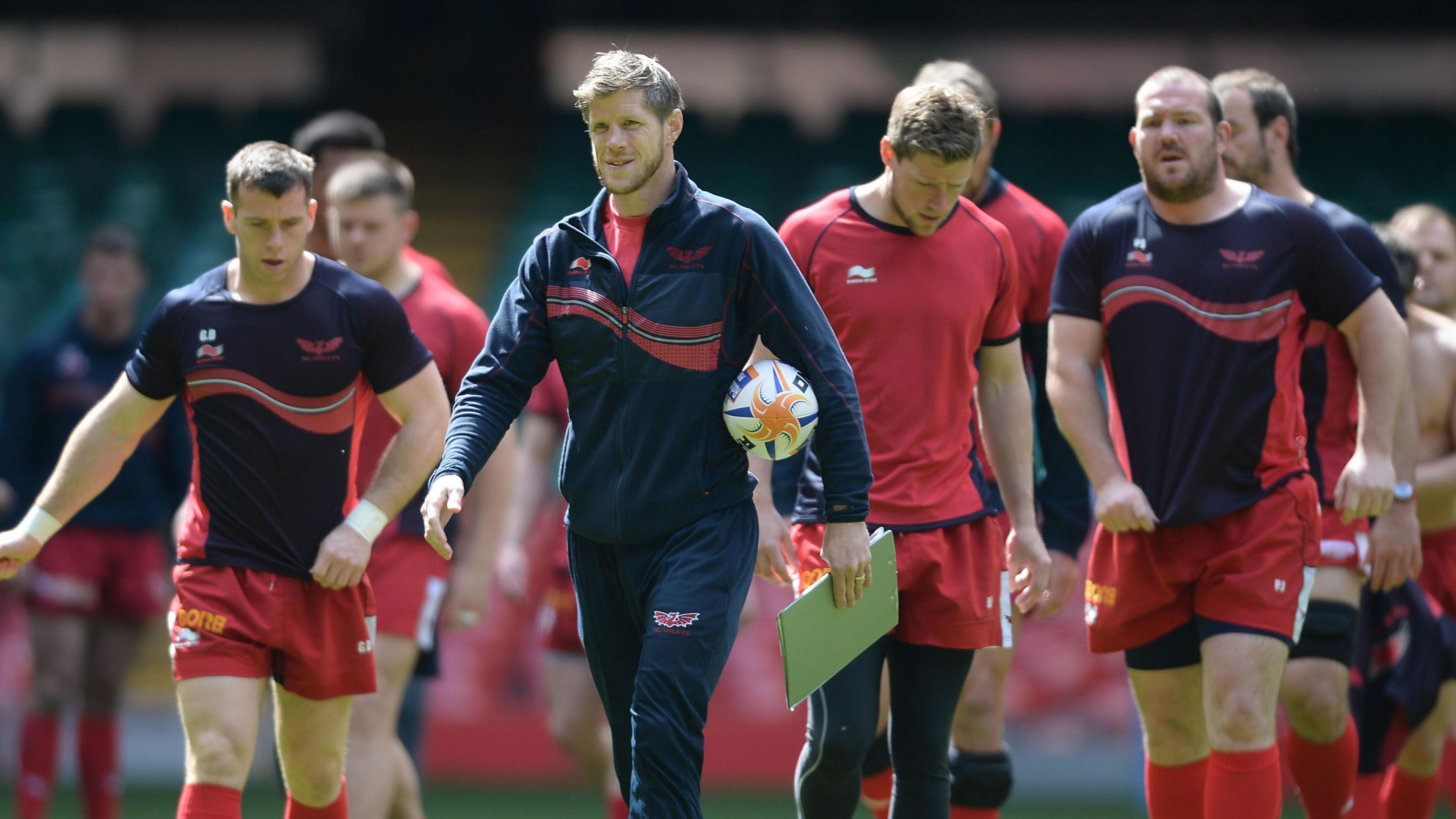 Simon Easterby with Scarlets players