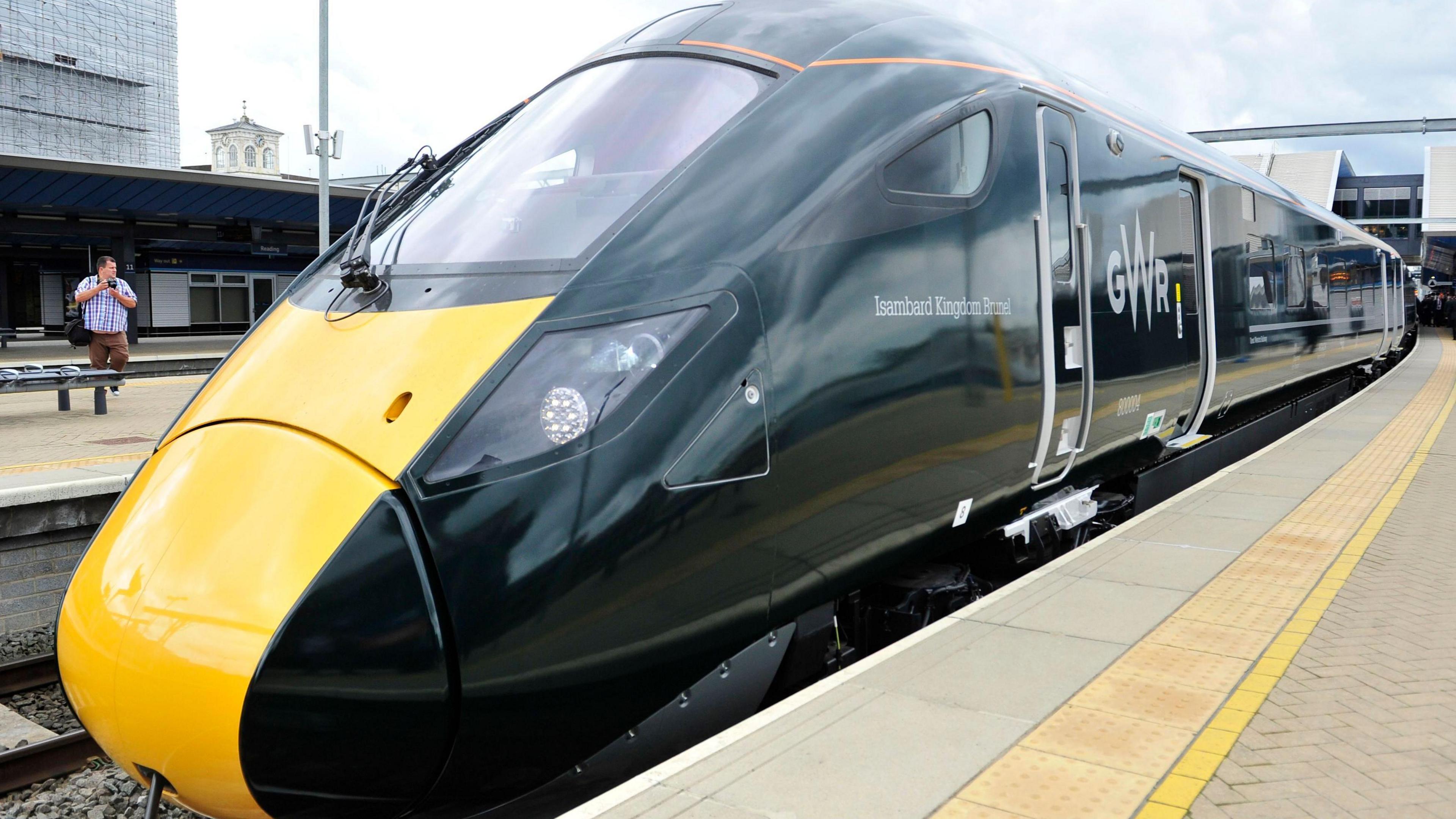 A GWR train at Reading station