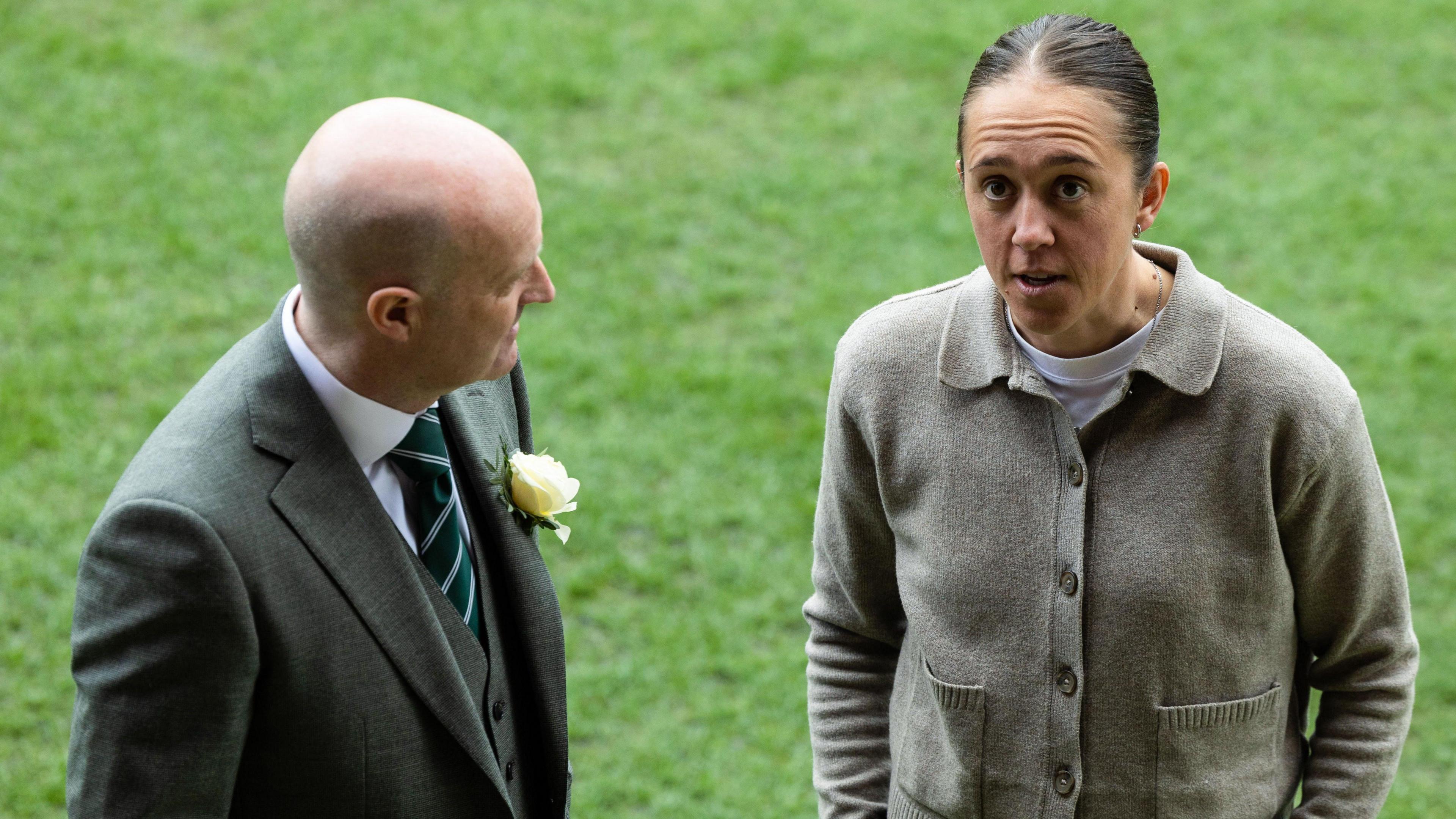 Hibernian head coach Grant Scott and Rangers head coach Jo Potter