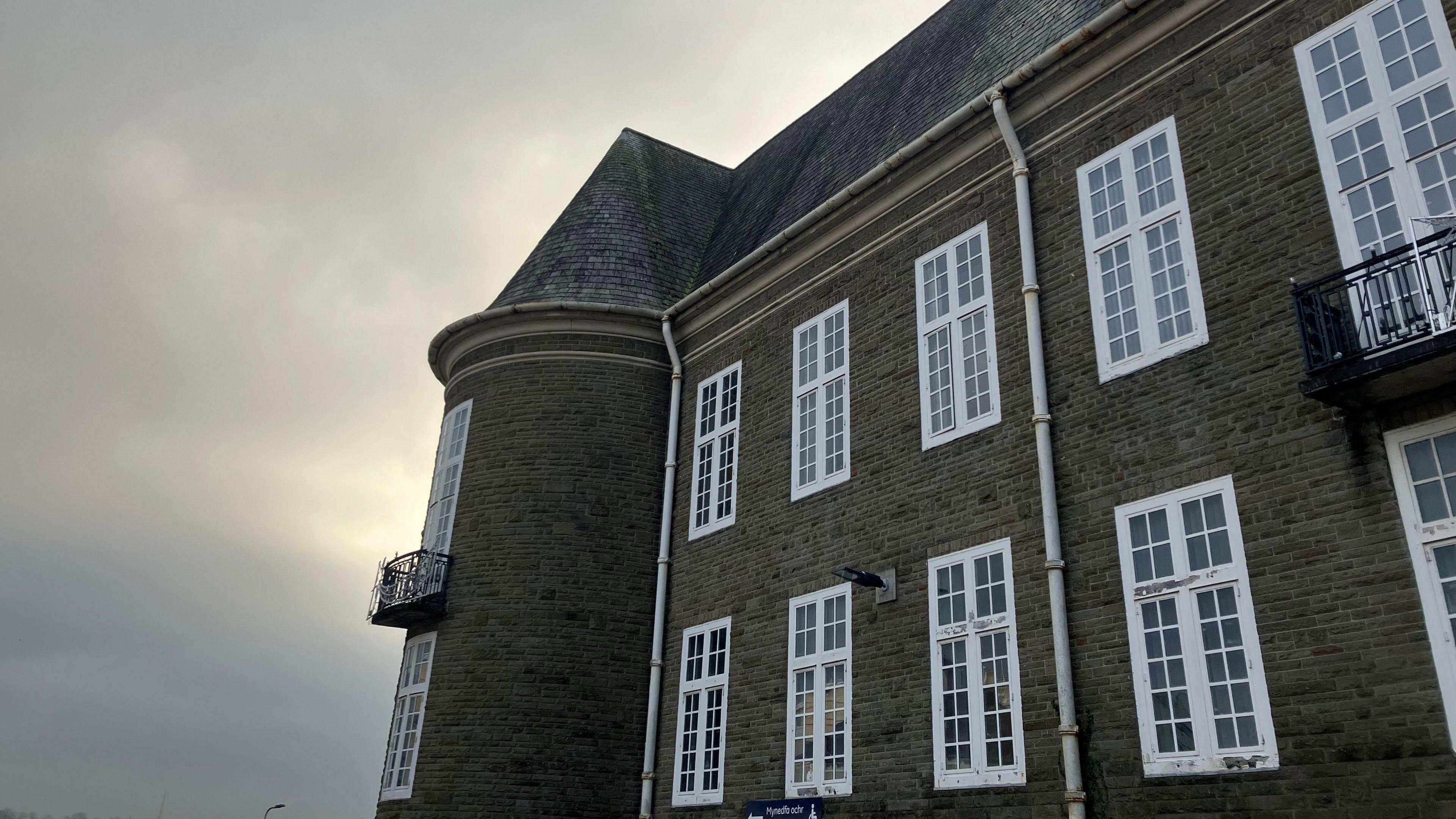 Adeilad Cyngor Sir Caerfyrddin