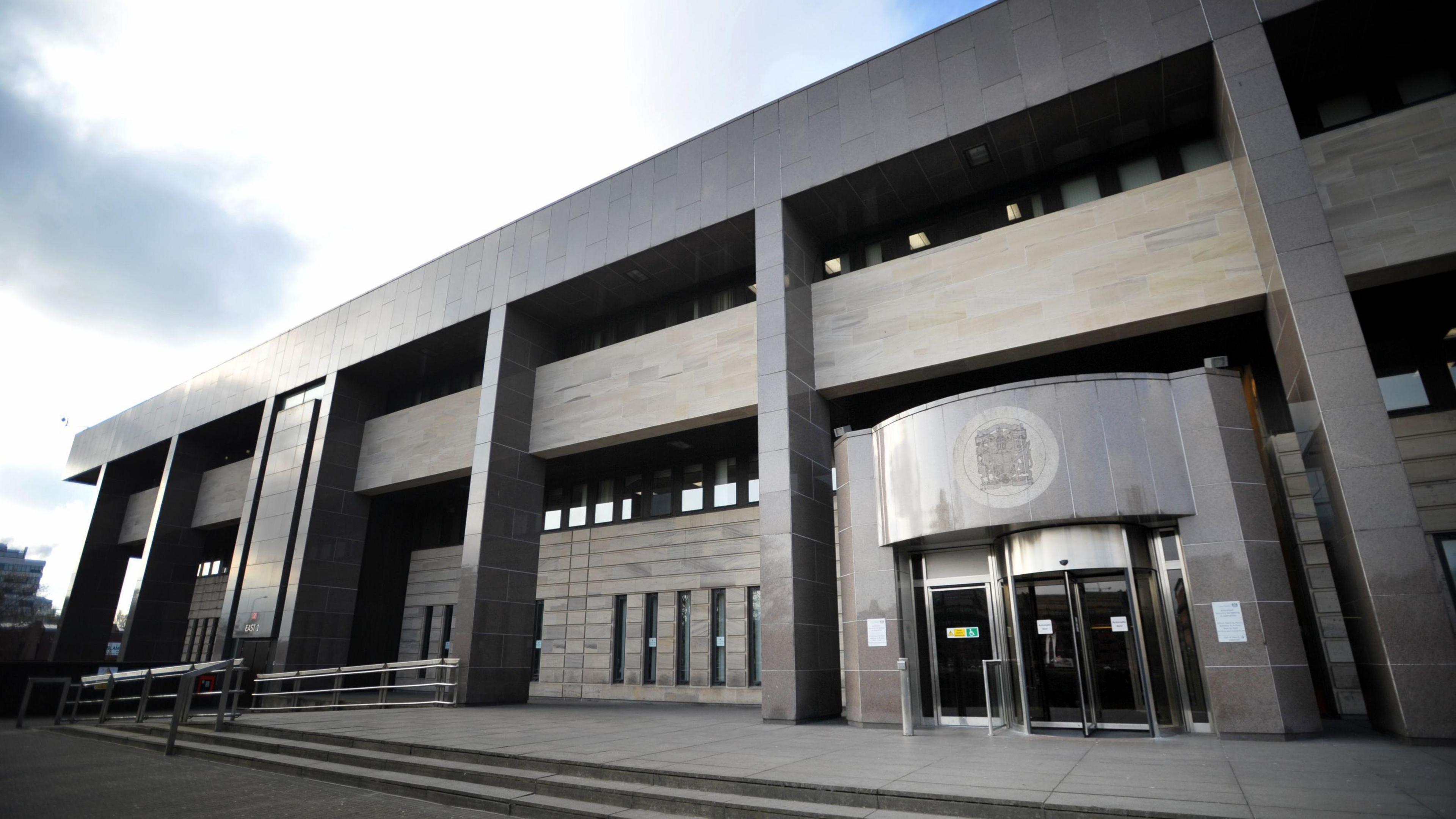 Entrance to Glasgow Sheriff Court