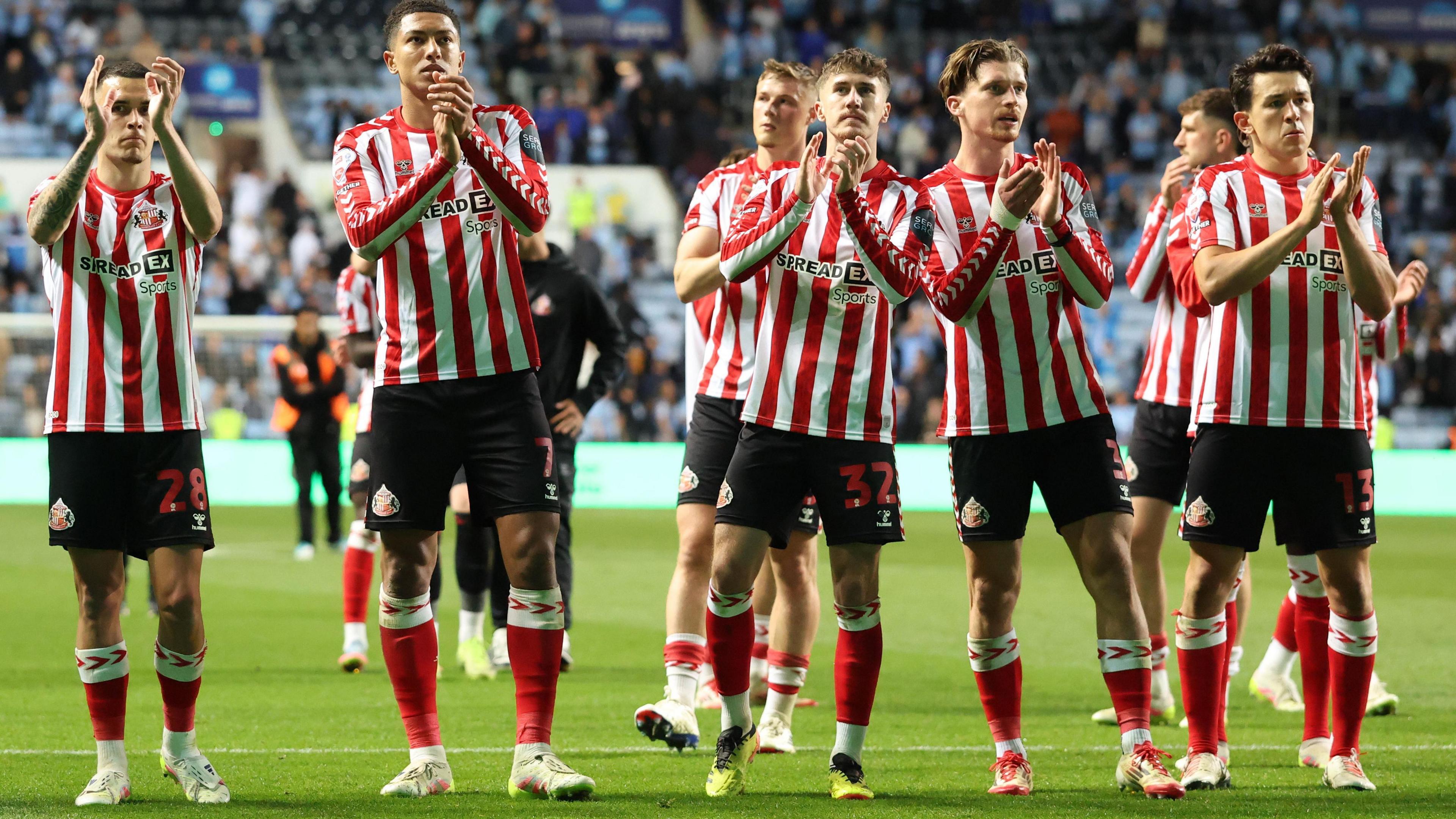 Sunderland players applaud the away fans at Coventry City