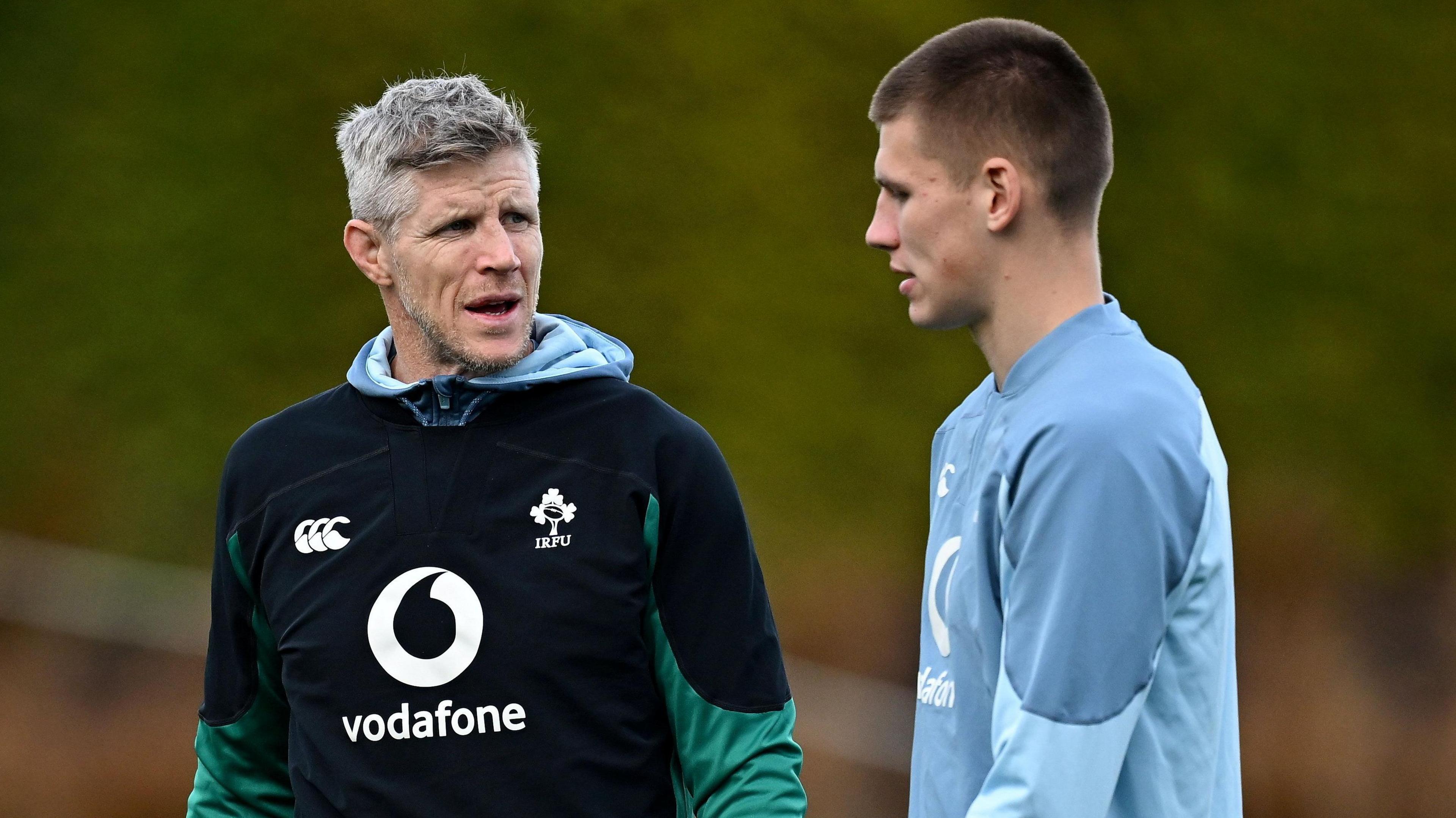 Simon Easterby and Sam Prendergast speak at an Ireland training session