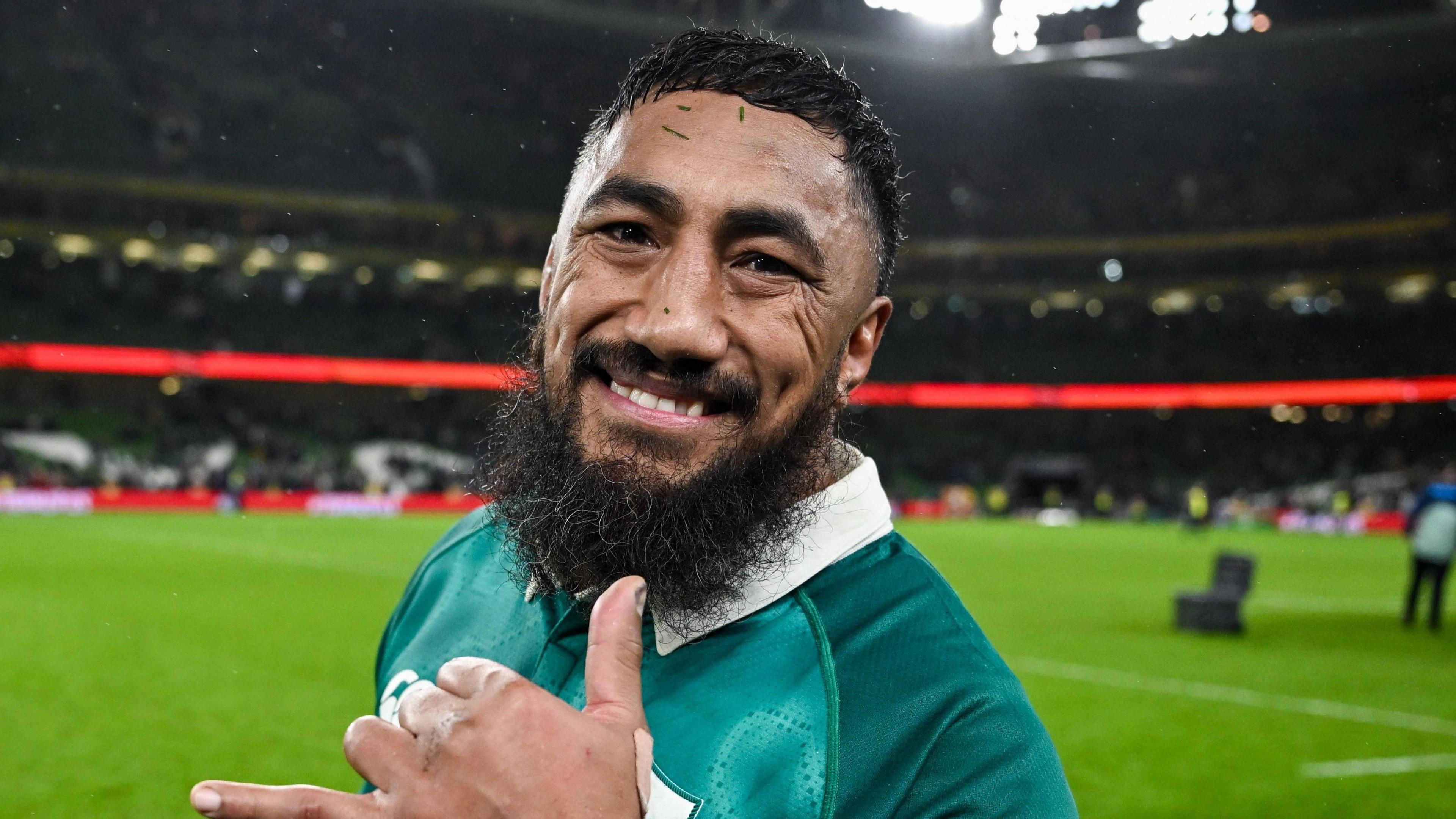 Bundee Aki 