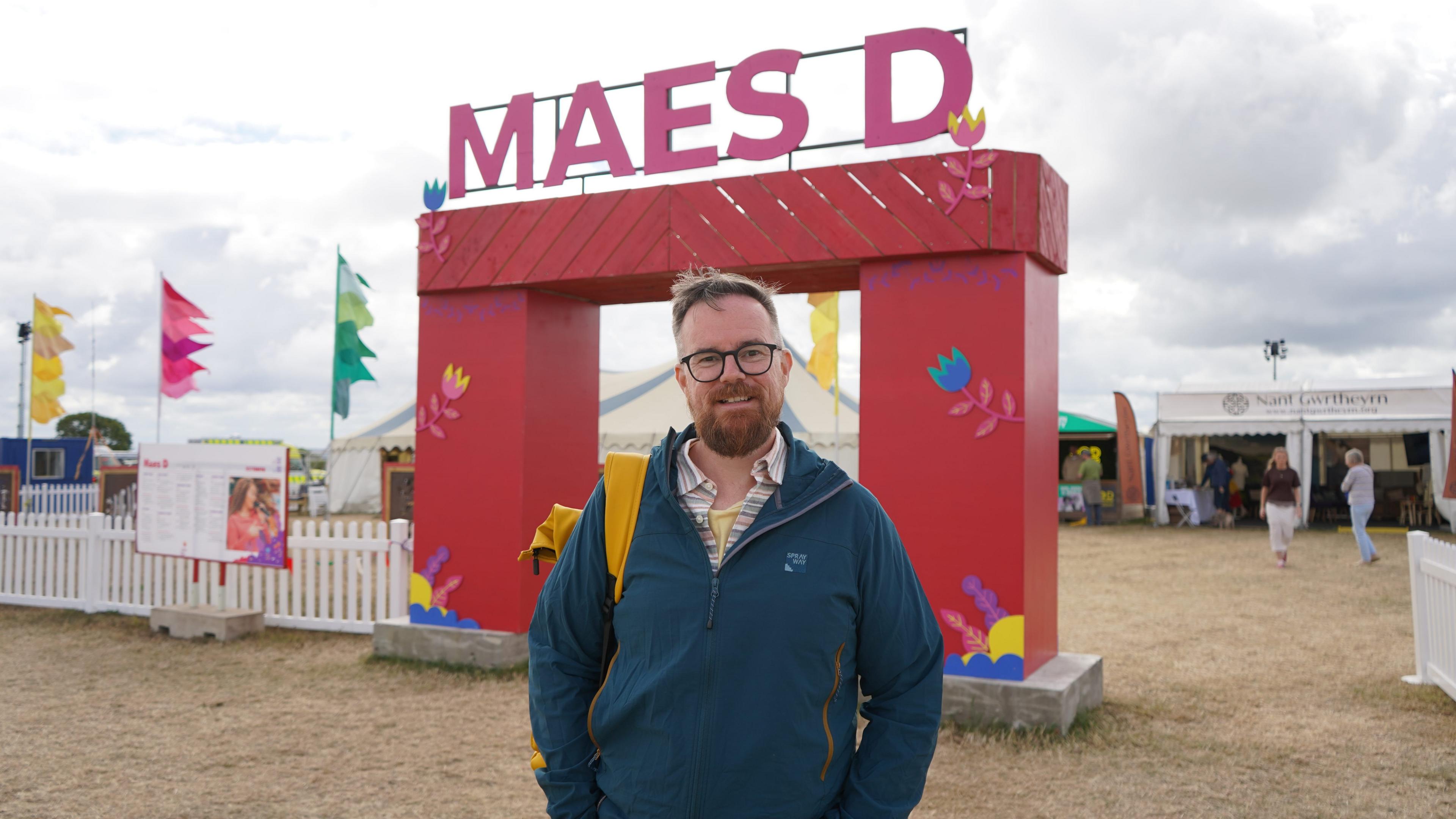 Mae Kierion Lloyd a gyrhaeddodd rhestr fer dysgwr y flwyddyn yn dal i deimlo "ar ben i byd" ar ôl cyrraedd y rhestr