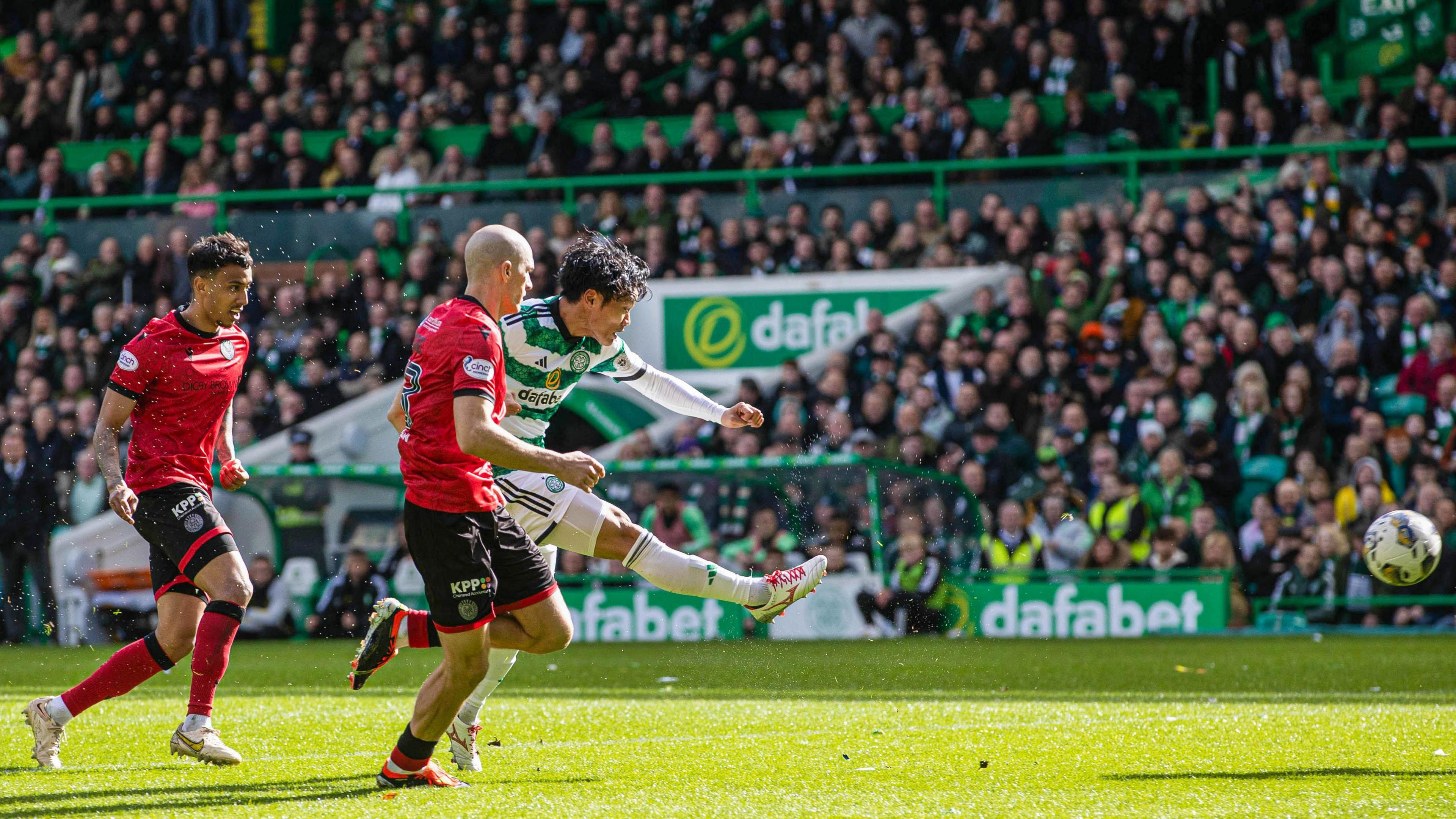 Reo Hatate scores for Celtic against St Mirren