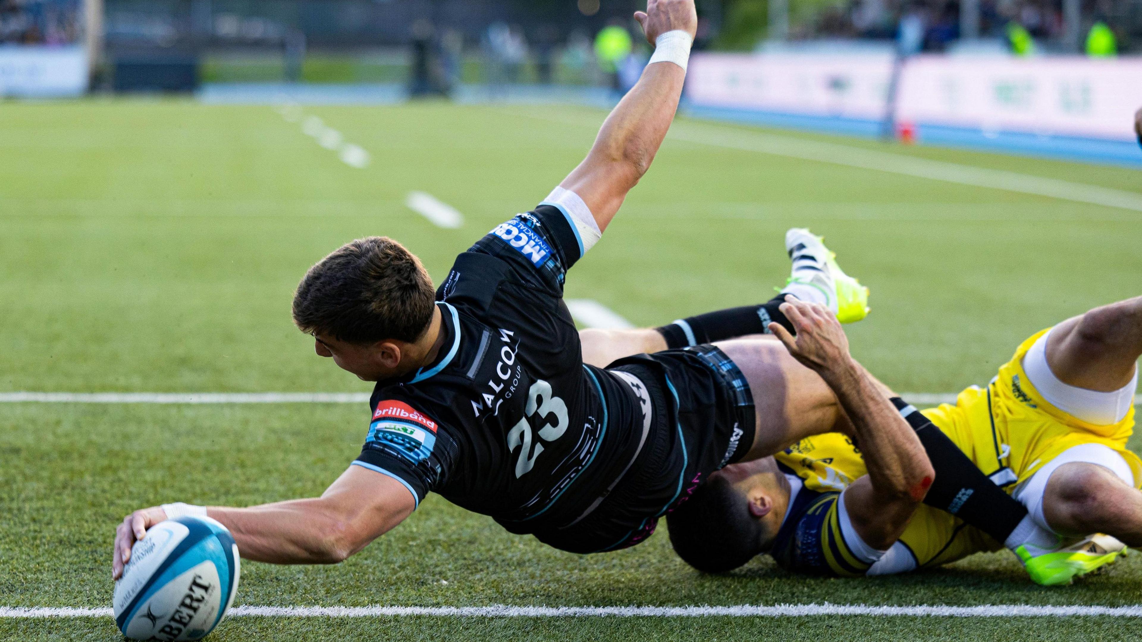 Glasgow Warriors' Tom Jordan scores a try