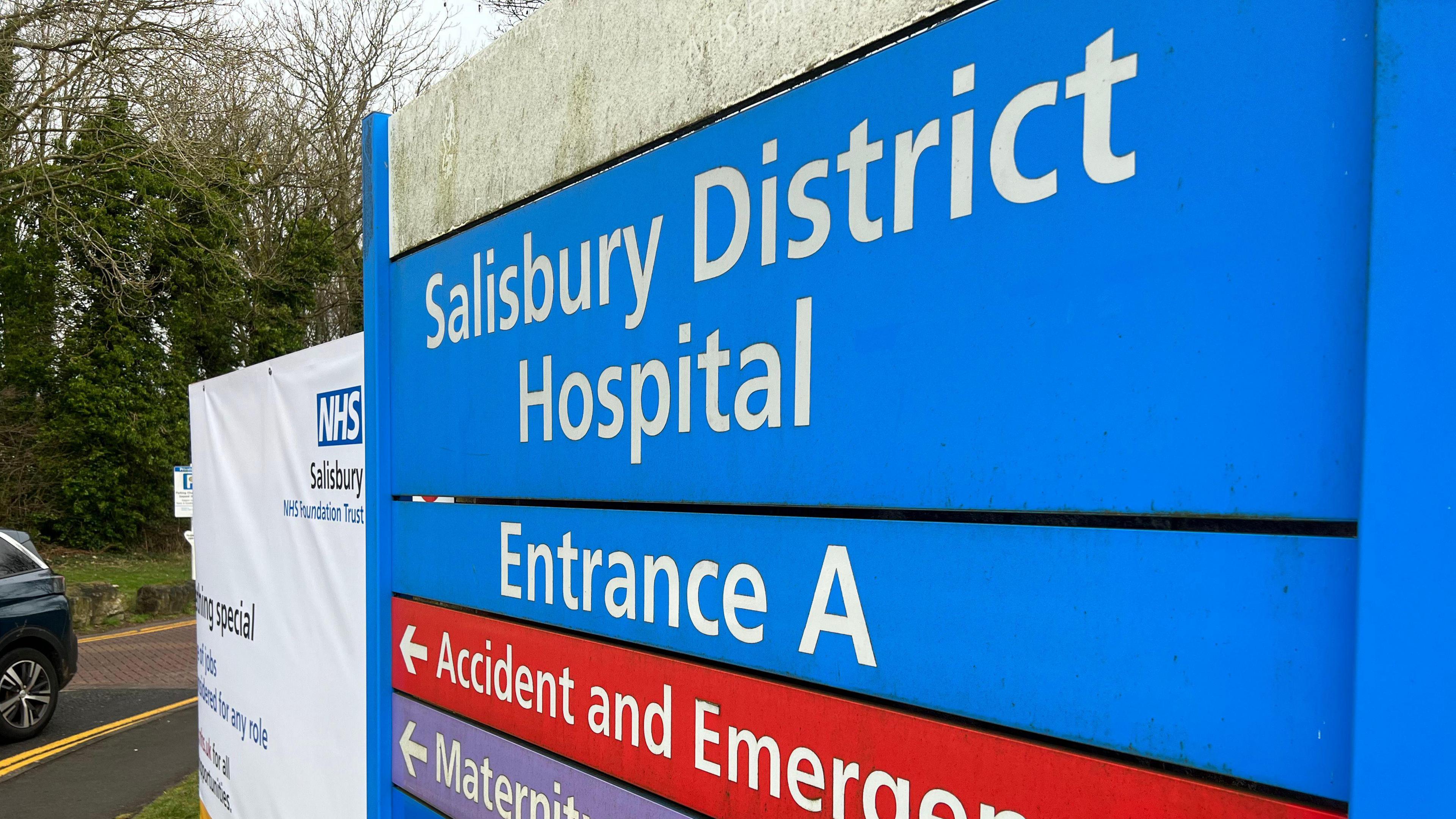 Entrance sign for Salisbury District Hospital