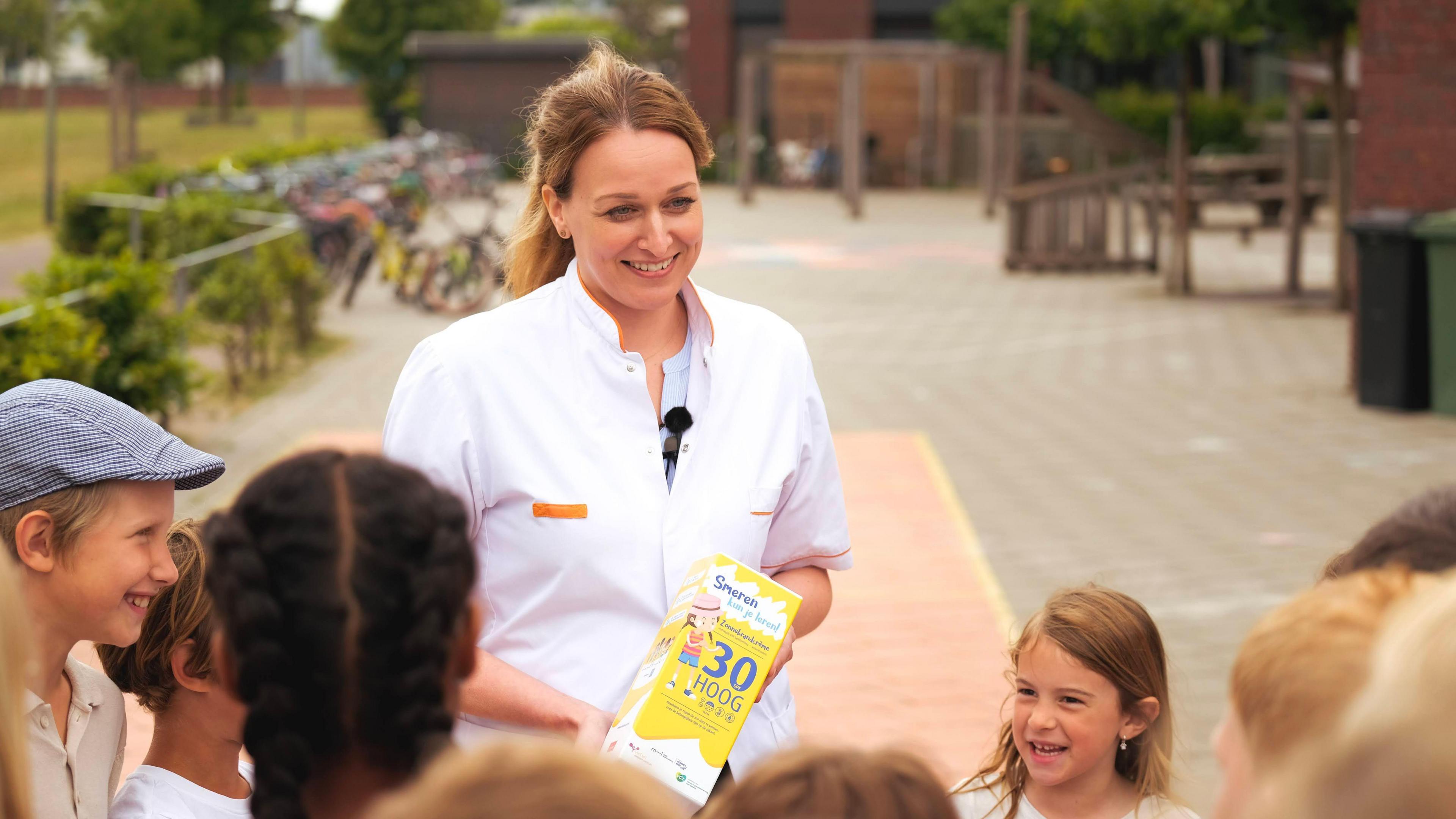 Dermatologist Dr Karen van Poppelen, from VieCuri Medisch Centrum in the Netherlands, is hoping that by offering free suncream and education the number of skin cancer cases in the country will drop.