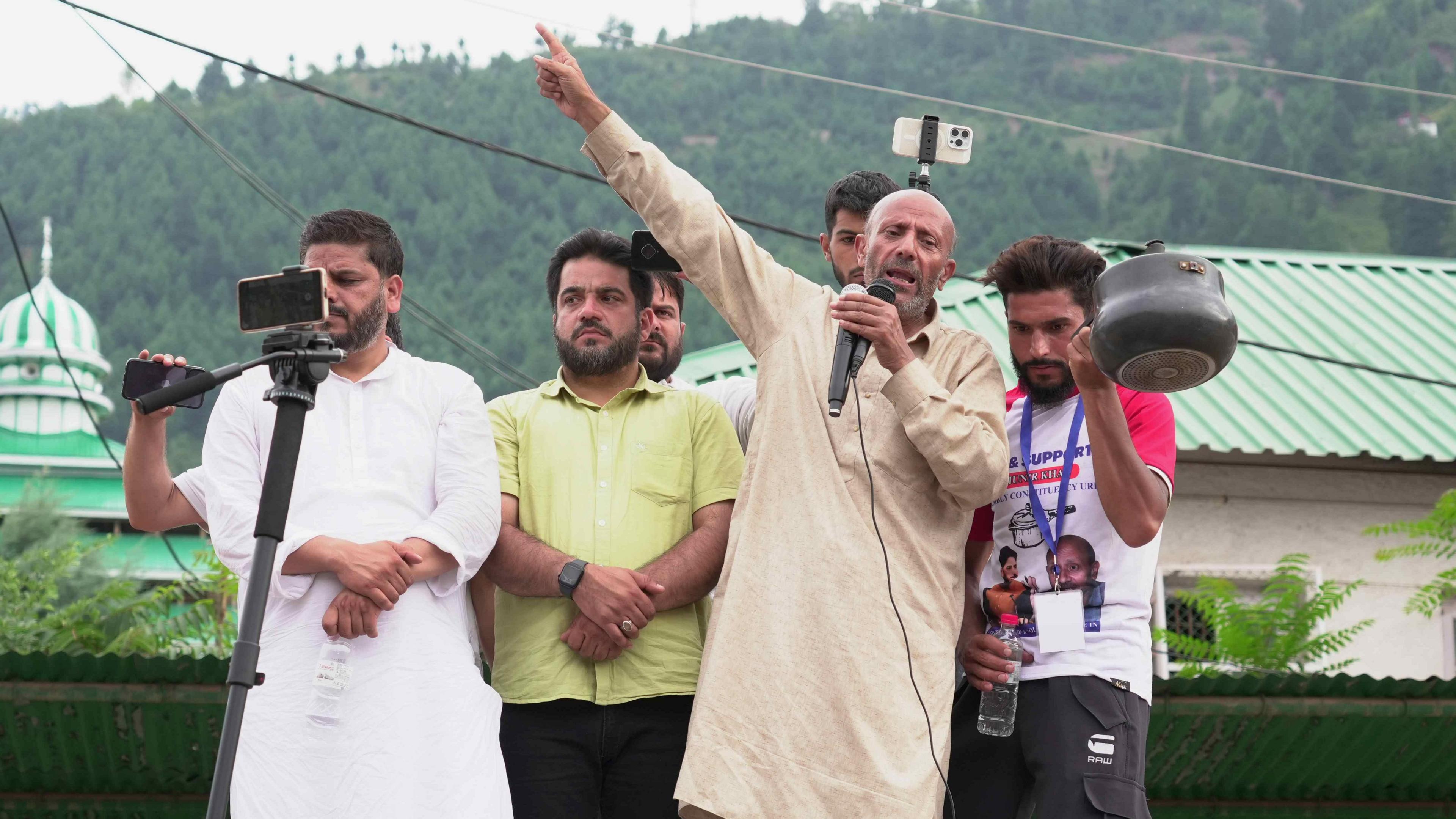 Engineer Rashid addressing a rally in the border town of Uri