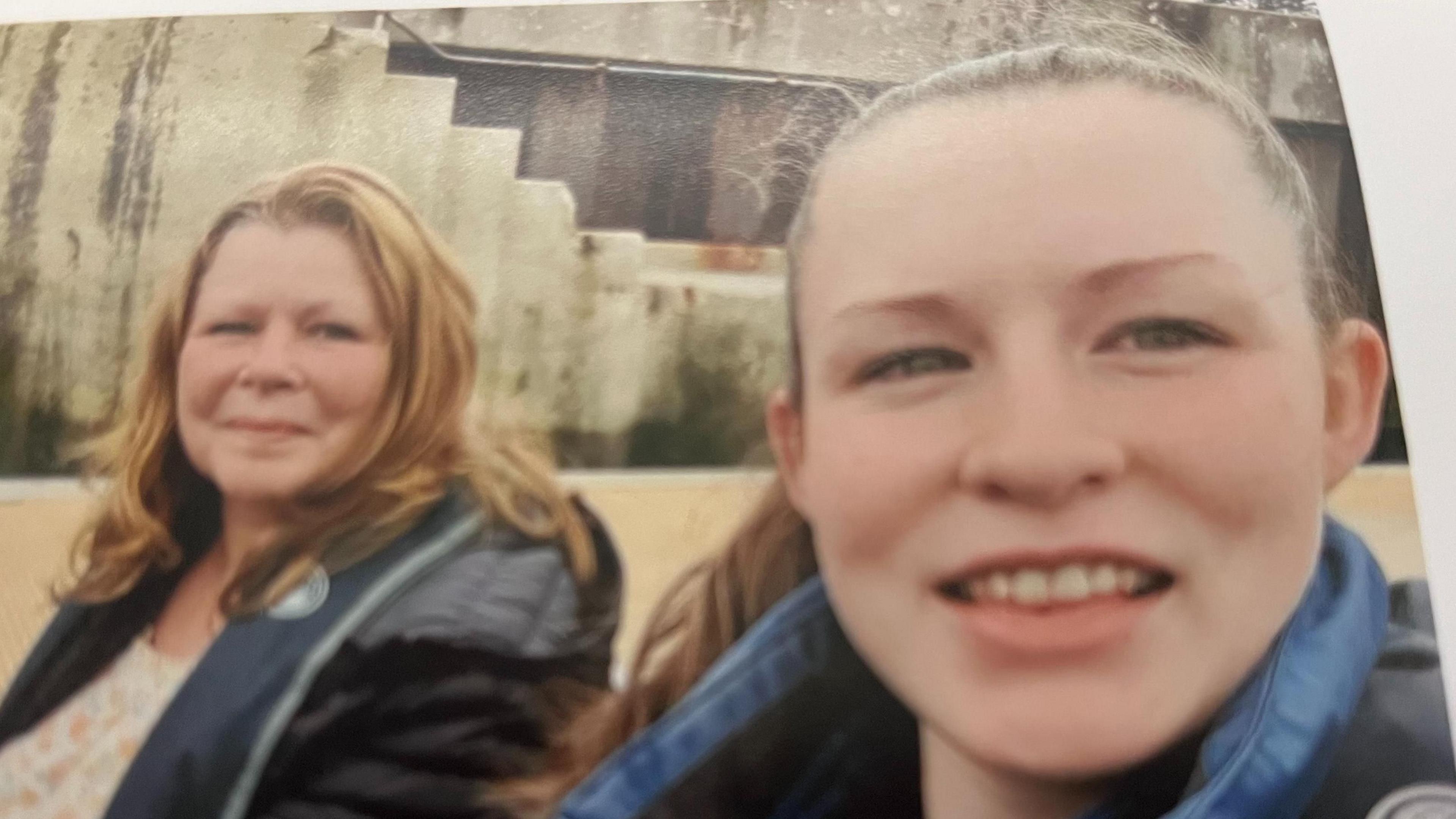 Teresa Hall a'i merch Morgan Rogers