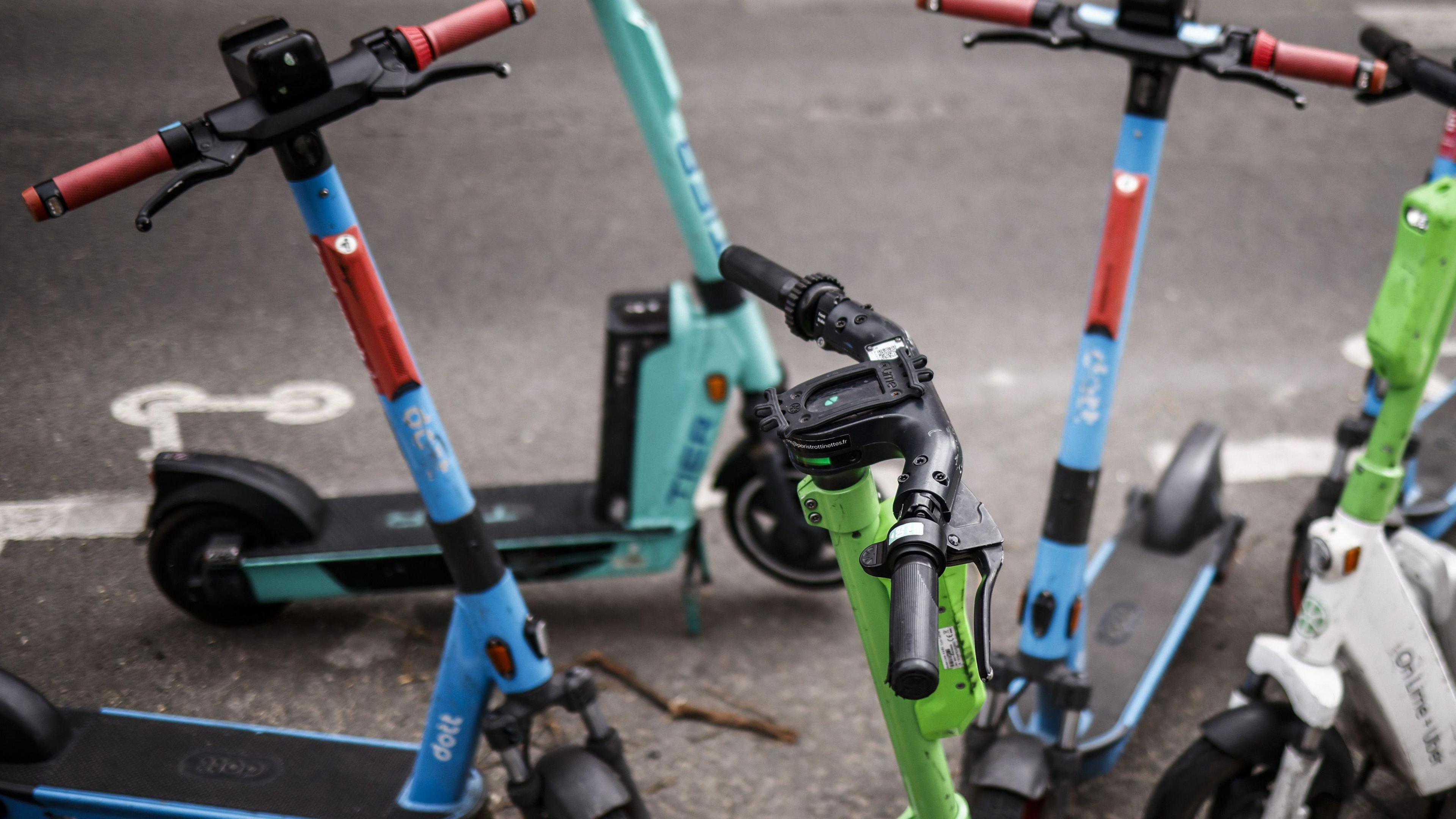 Collection of e-scooters in the road