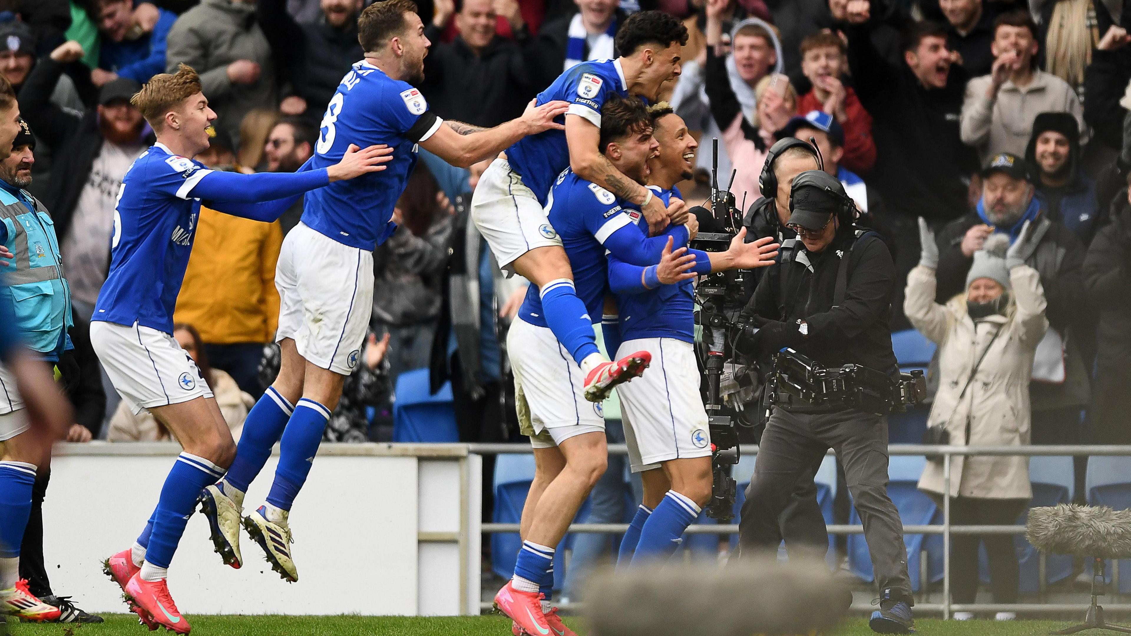 Callum Robinson celebrates with team-mates 