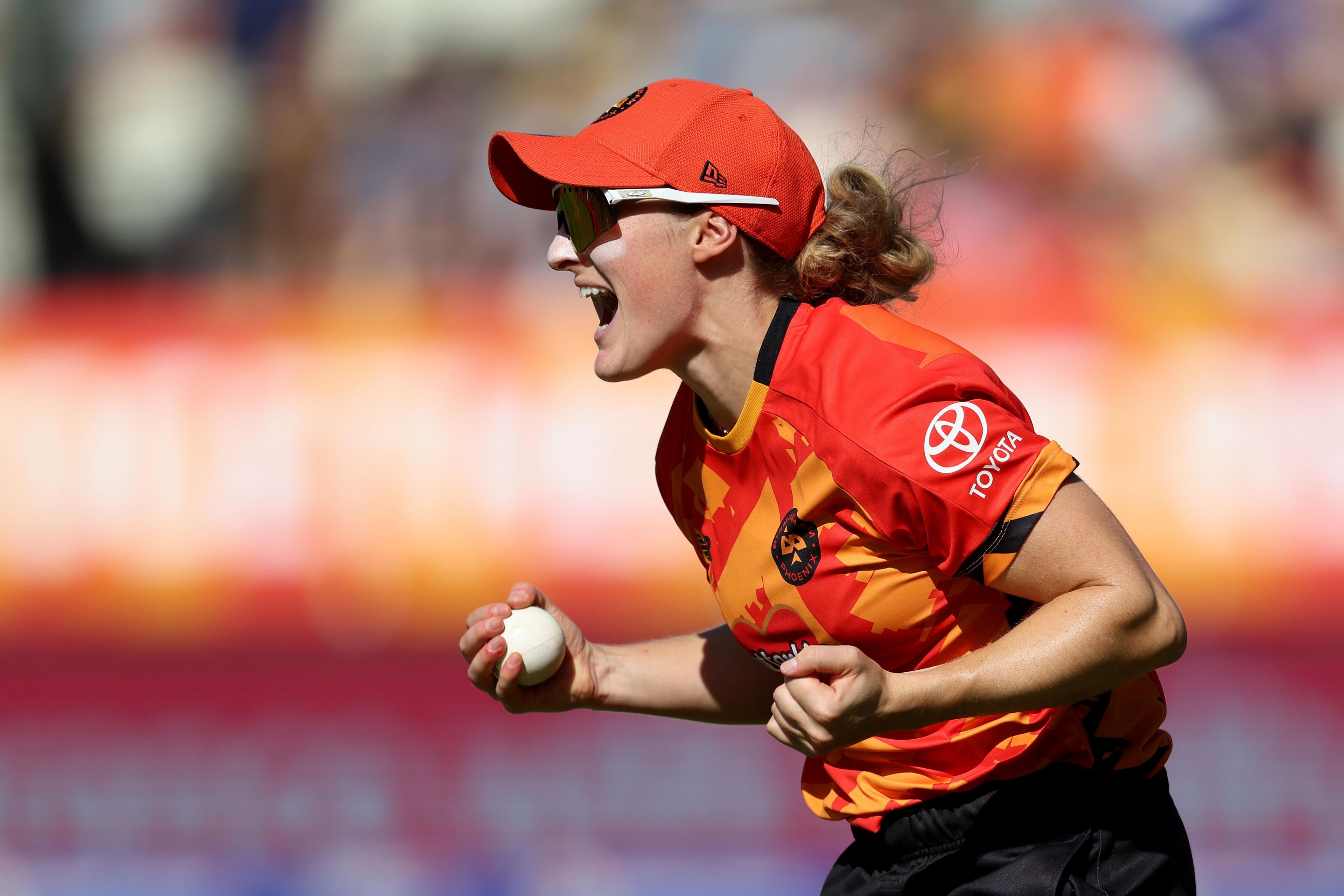 Birmingham Phoenix's Emma Lamb celebrates taking the catch to dismiss Issy Wong of London Spirit during the The Hundred match between Birmingham Phoenix Women and London Spirit Women at Edgbaston. Photo by Matt Lewis