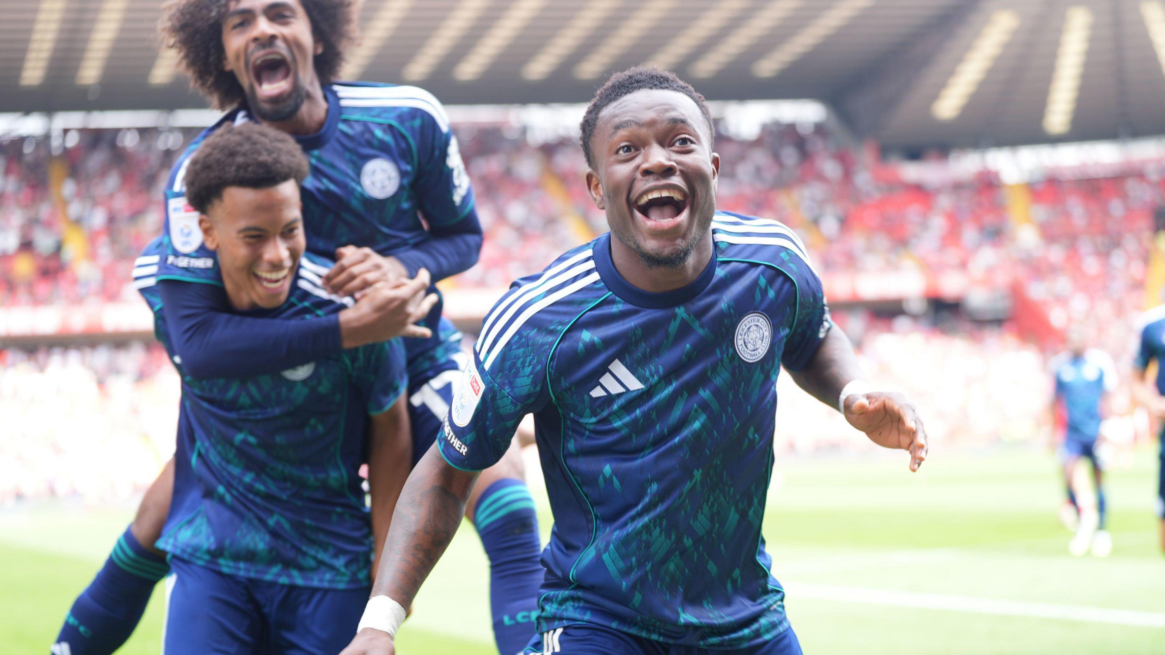 Abdul Fatawu celebrates with his Leicester City teammates