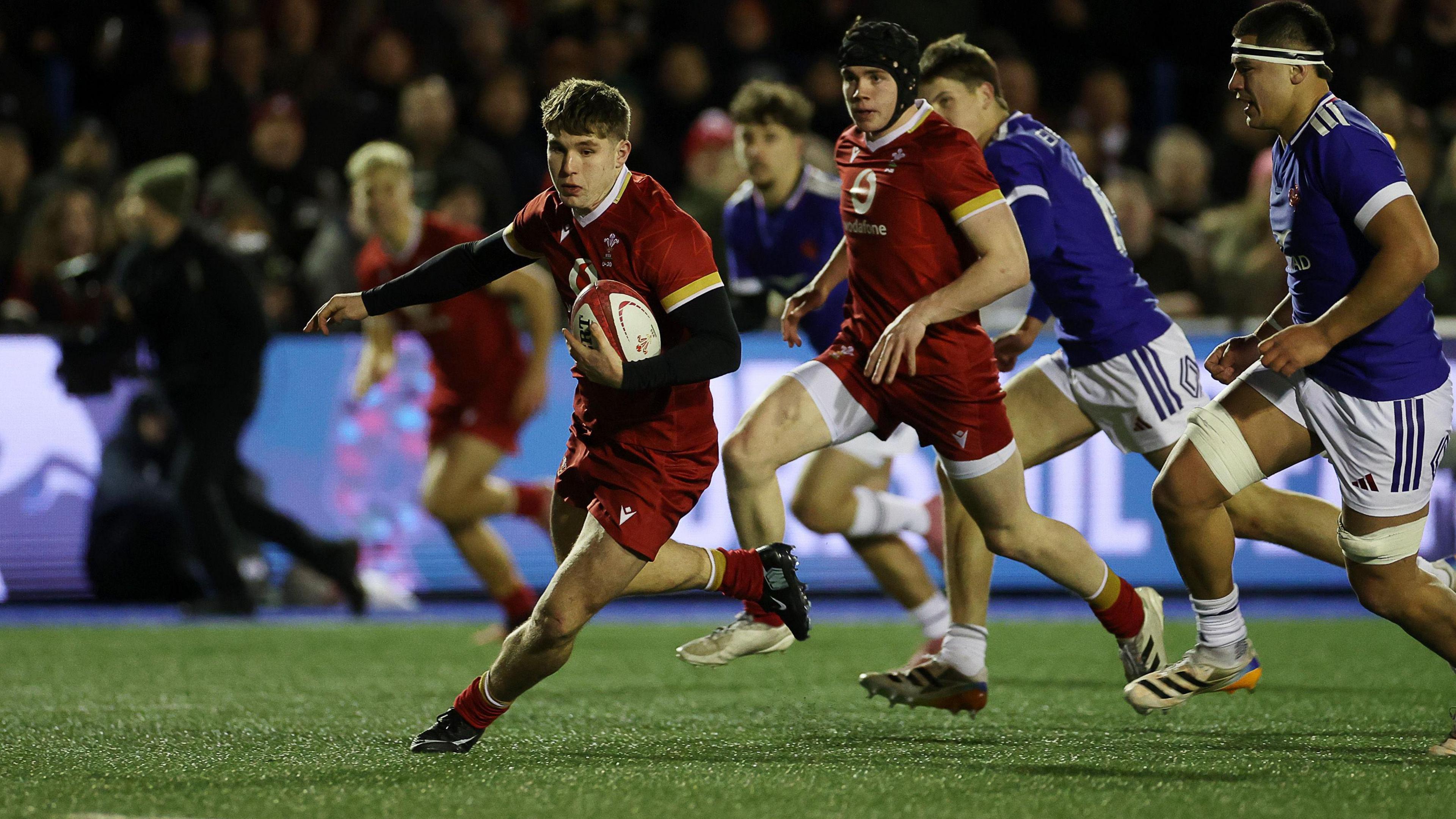 Steffan Emanuel runs through to score for Wales Under-20s against France