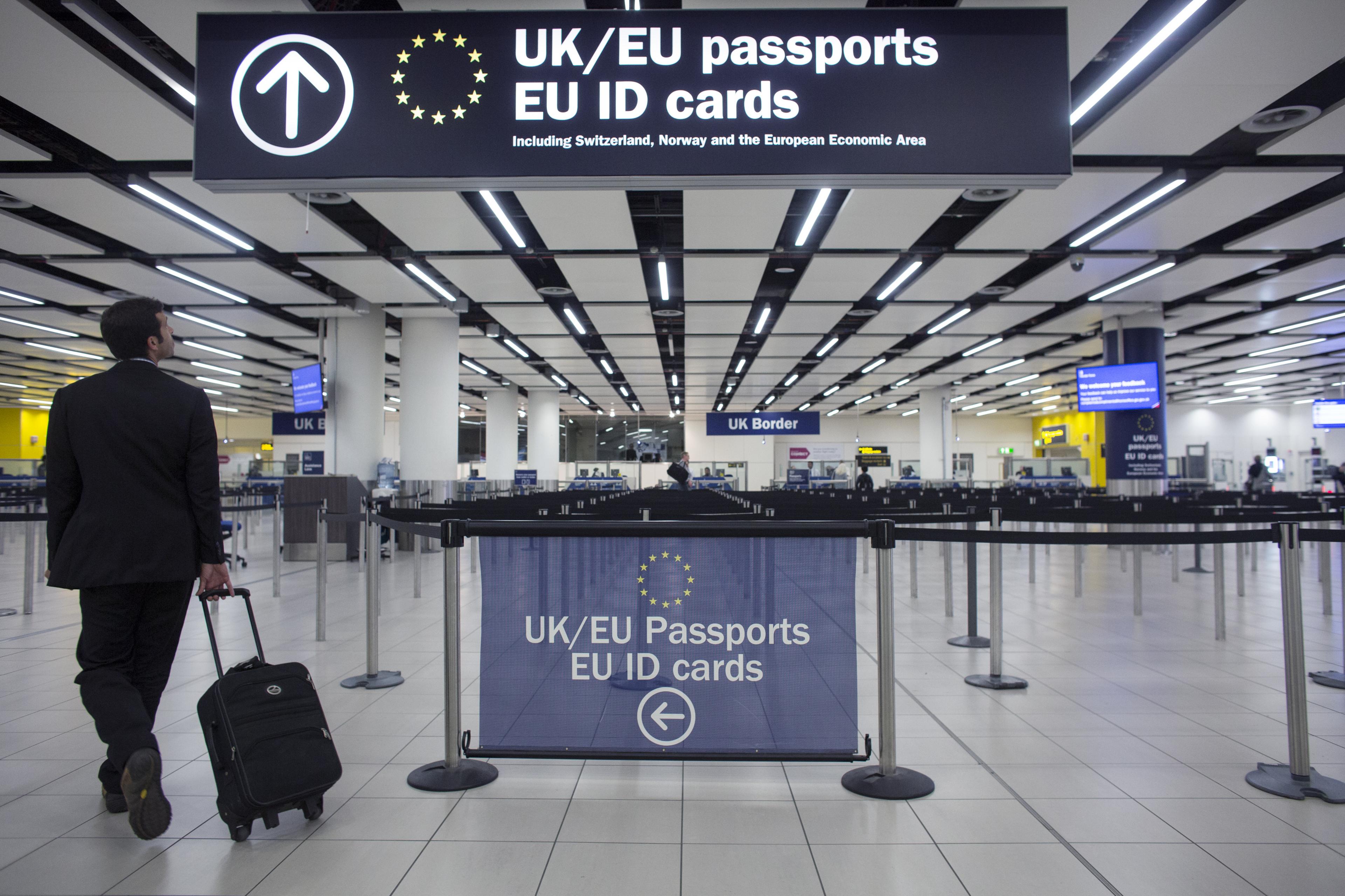 Photo showing EU citizen entering the appropriate airport queue