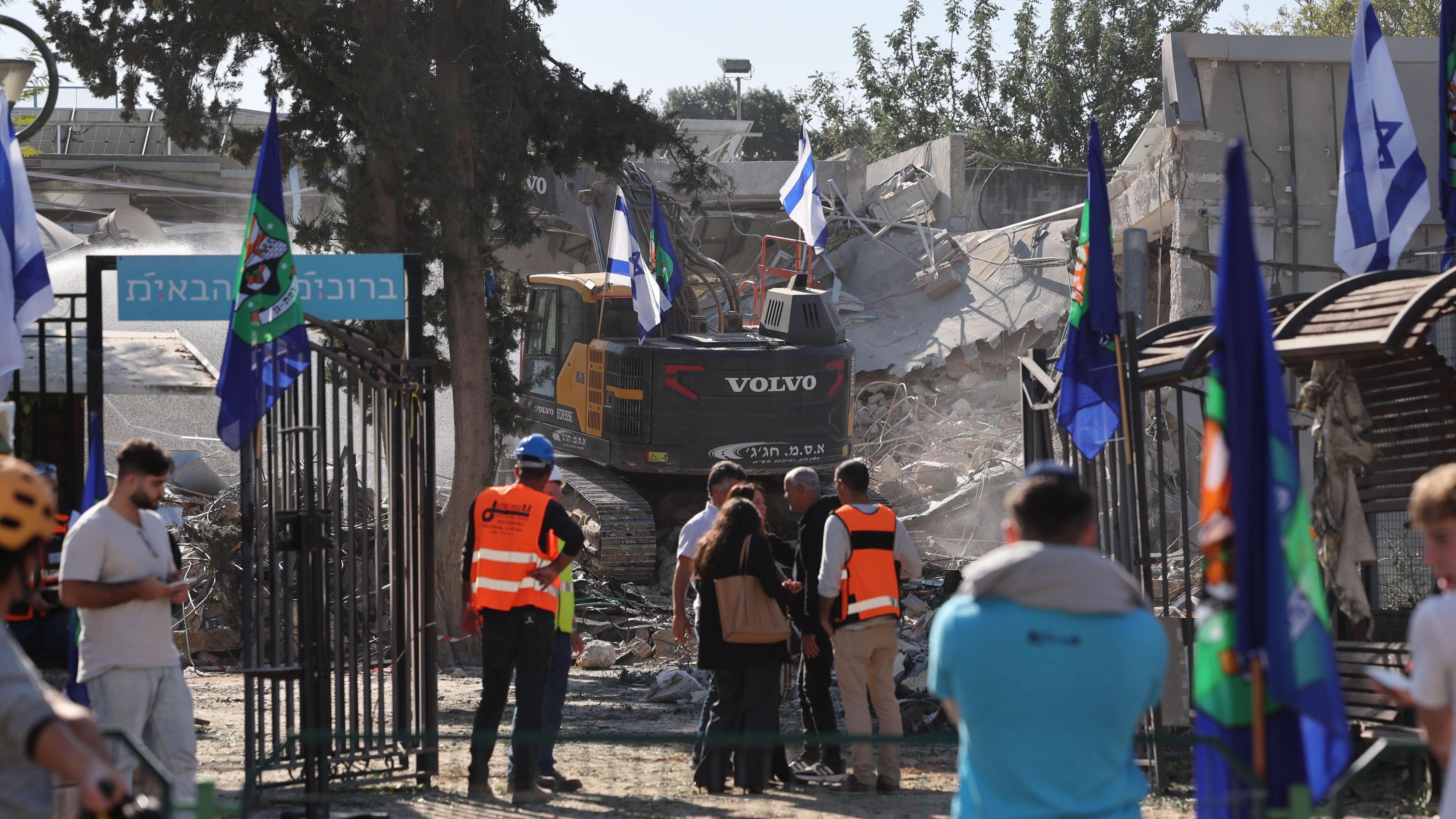 Israeli emergency services personnel at a school in Ramat Gan, central Israel, following a Houthi missile attack (19 December 2024)