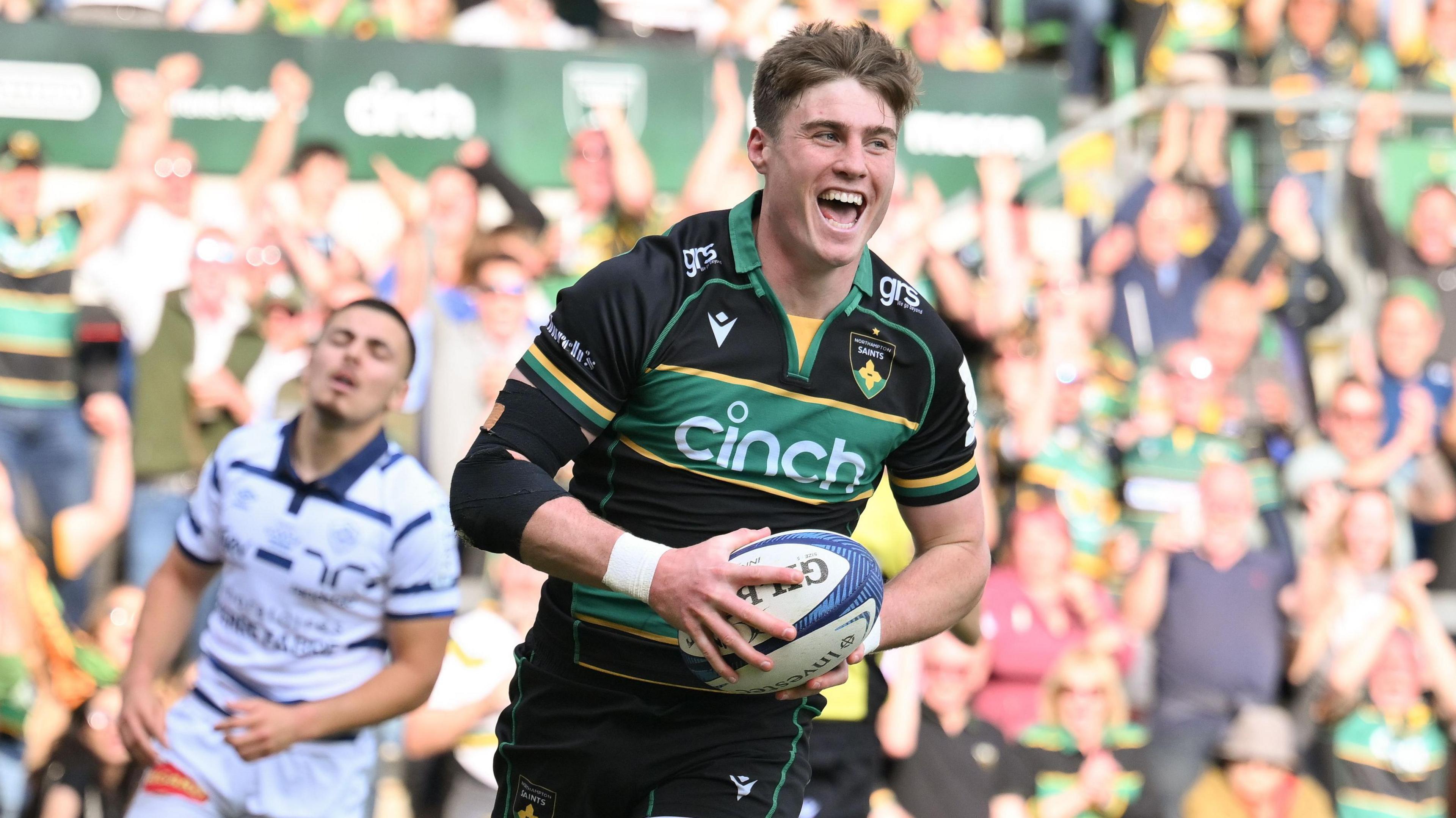 Tommy Freeman scores a try for Northampton against Clermont Auvergne