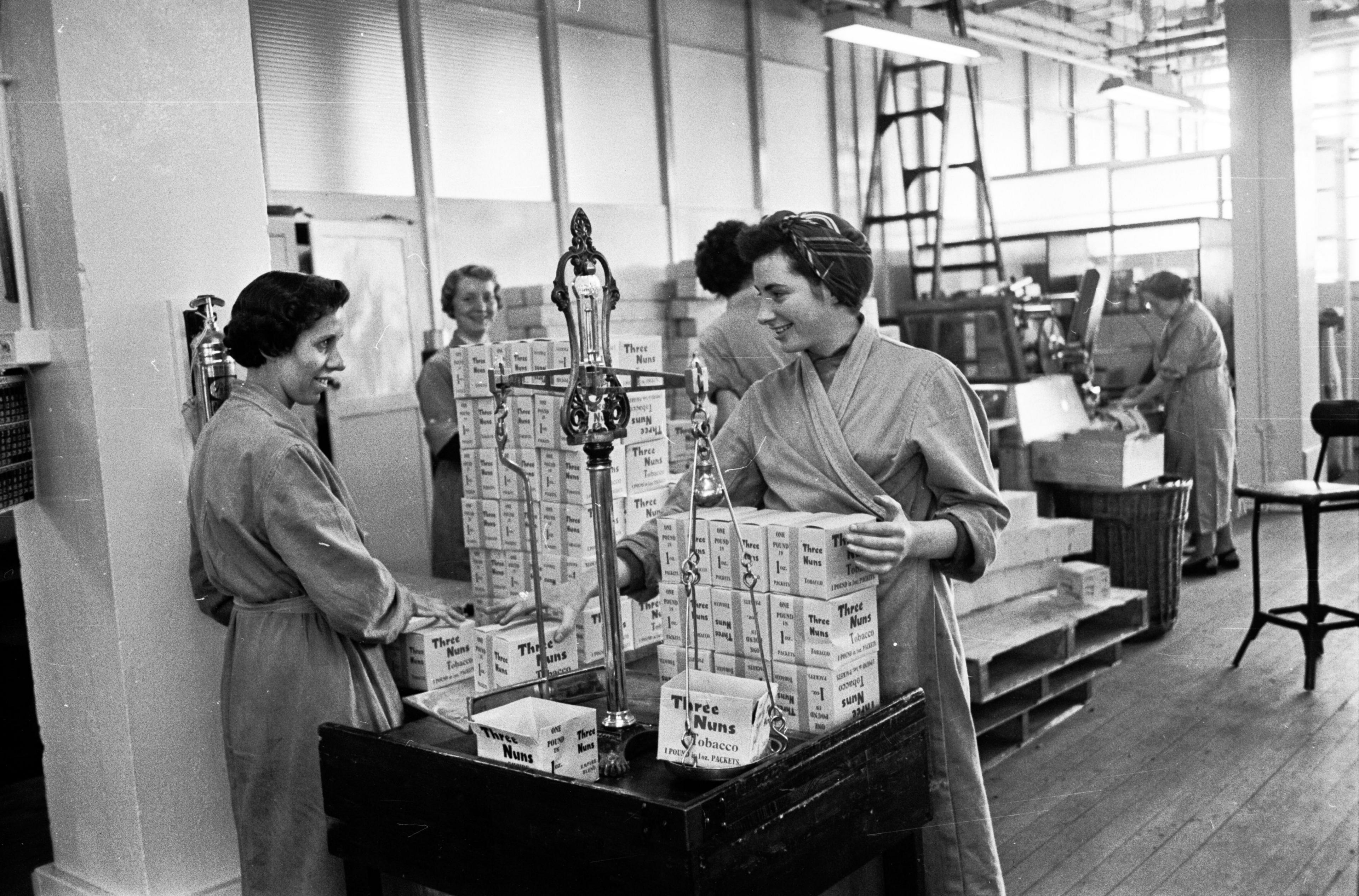 Workers in tobacco factory