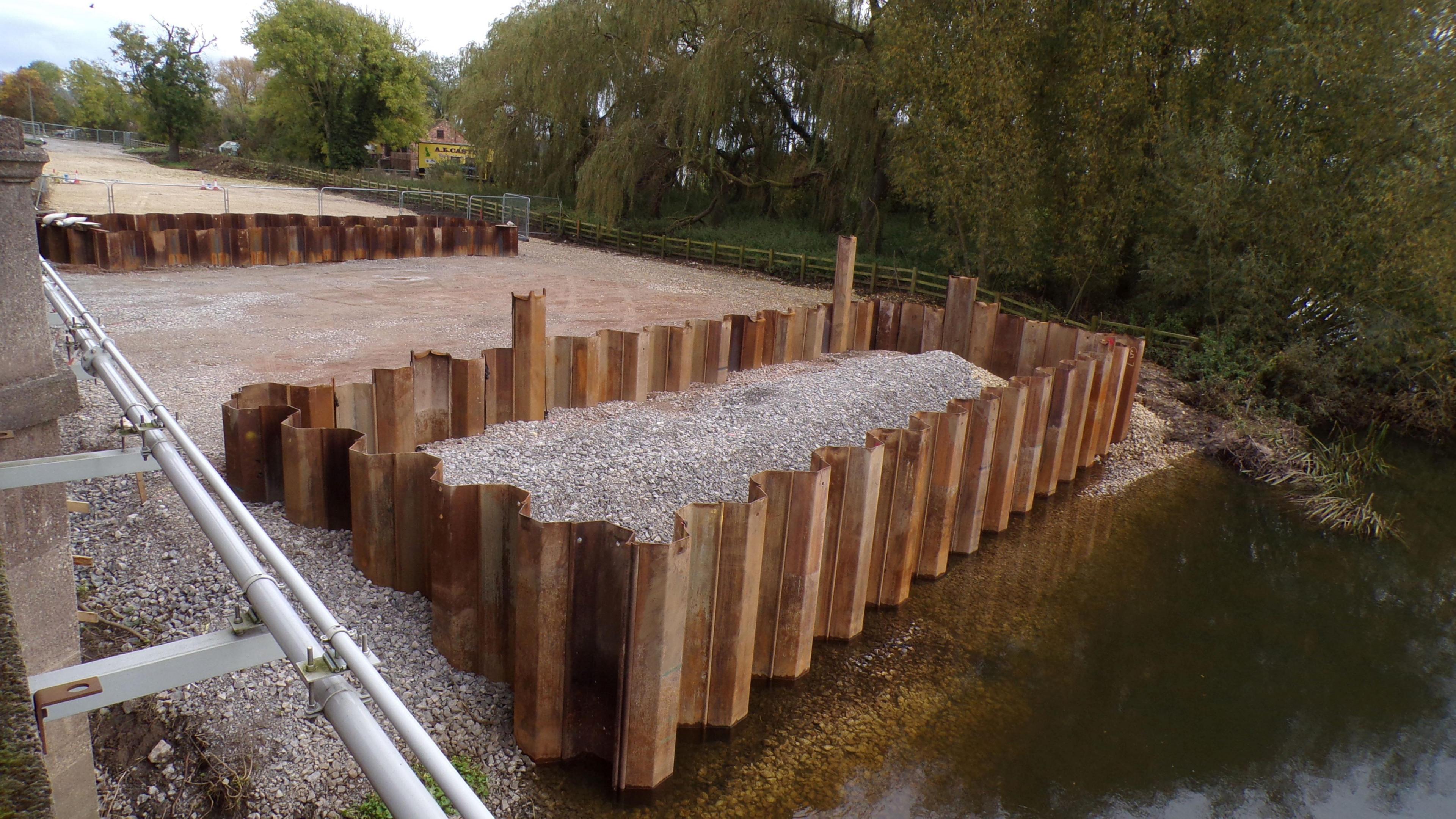 Coffer dams on both sides of the River Soar were built in the first phase to enable the safe construction of the bridge piers